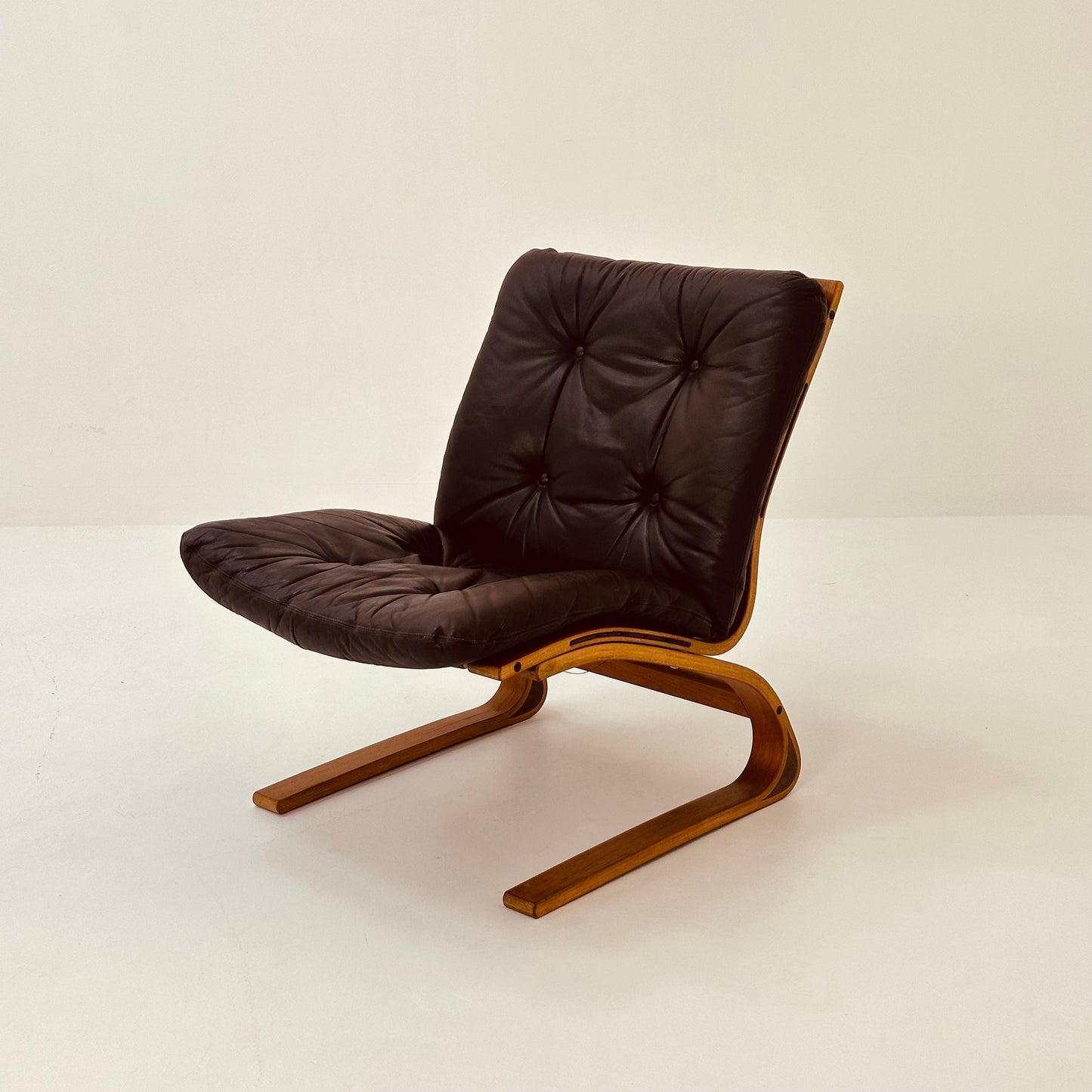 Mid century Norwegian Kengu leather lounge chair by Elsa & Nordahl Solheim for Rybo Rykken - 1970s