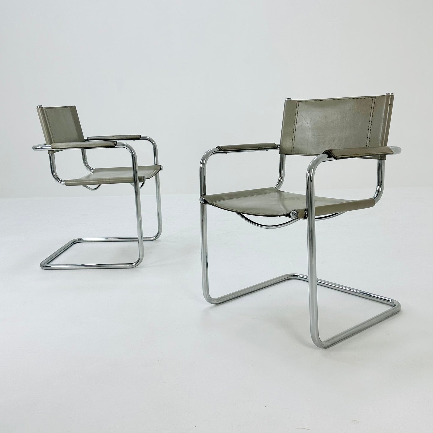Set of 2 Bauhaus armchairs model s34 Centro Studi gray leather by Mart Stam & Marcel Breuer, 1980s