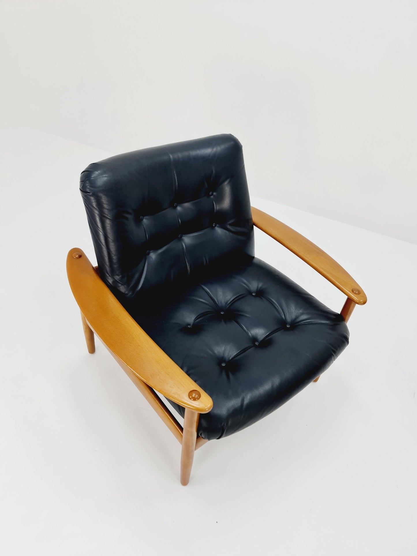 Mid-century pair of Danish lounge armchair, Beech wood and leather 1960s