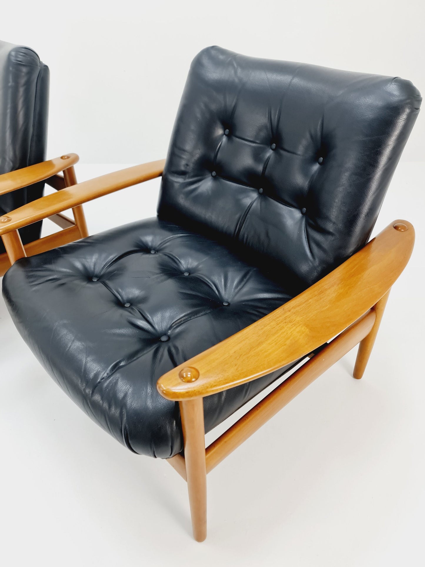 Mid-century pair of Danish lounge armchair, Beech wood and leather 1960s