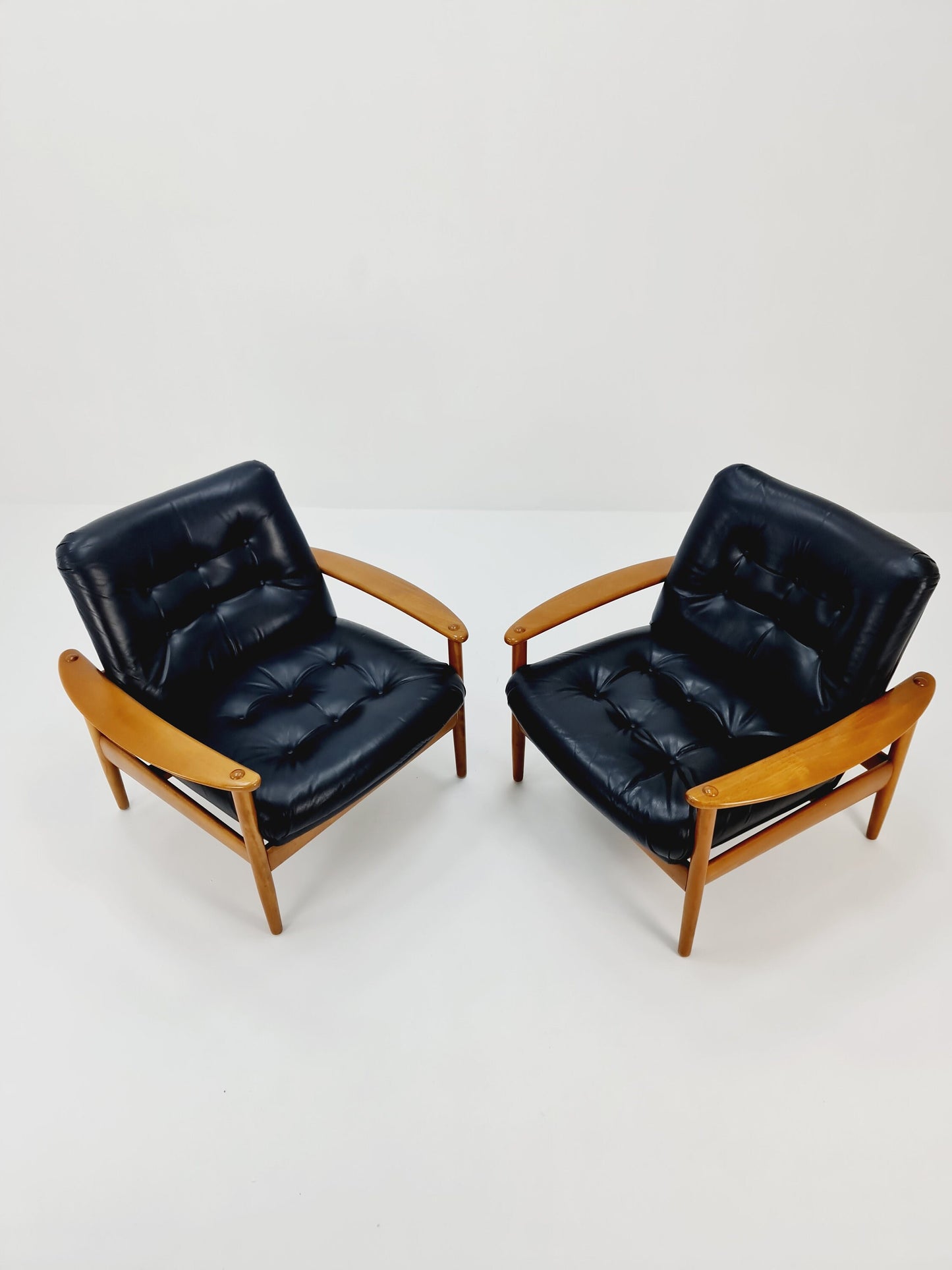 Mid-century pair of Danish lounge armchair, Beech wood and leather 1960s
