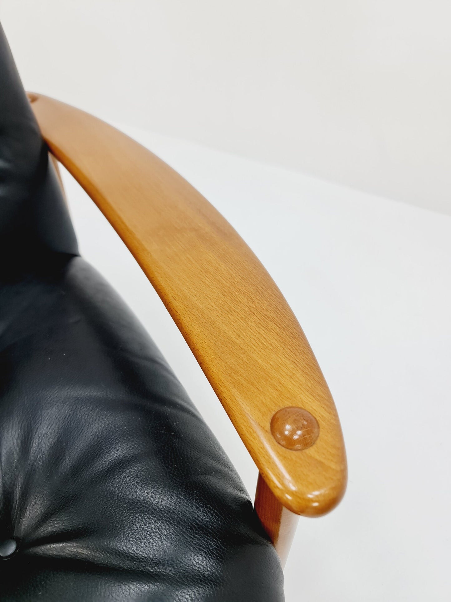 Mid-century pair of Danish lounge armchair, Beech wood and leather 1960s