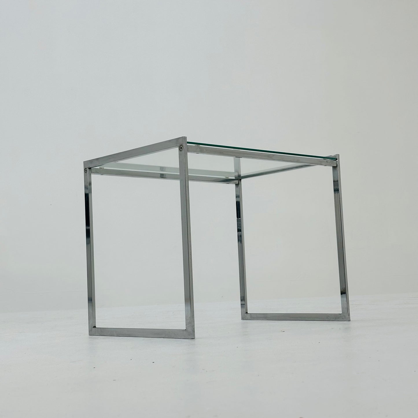 Set of tow Bauhaus side tables / bar tables in chrome and glass Italy 1970s