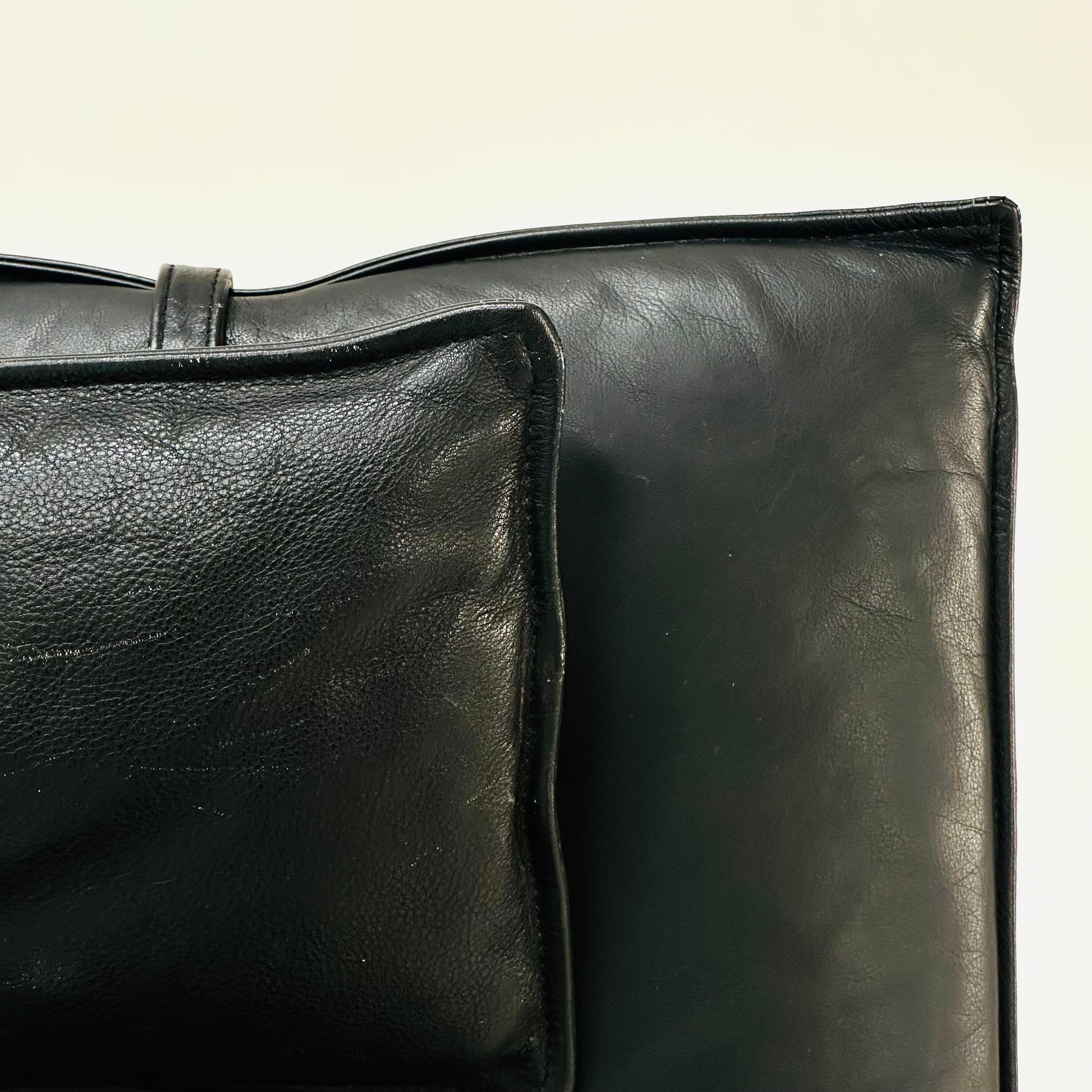 1 of 2 Vintage Italian T-Line leather armchairs by Burkhard Vogtherr for Arflex 1980s