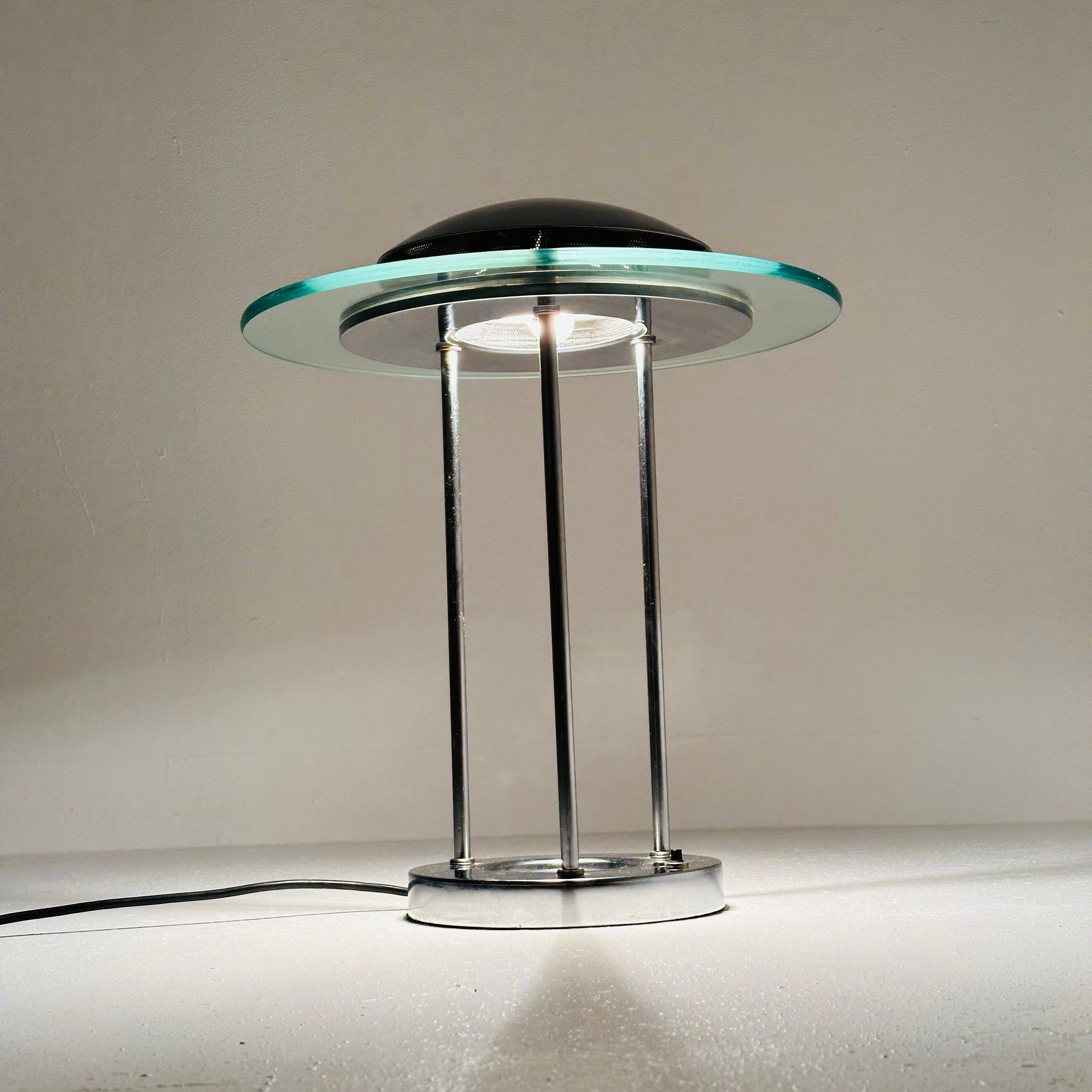 Ufo Lampe - Memphis Saturn table lamp by Robert Sunnan for Boxford Holland 1980s