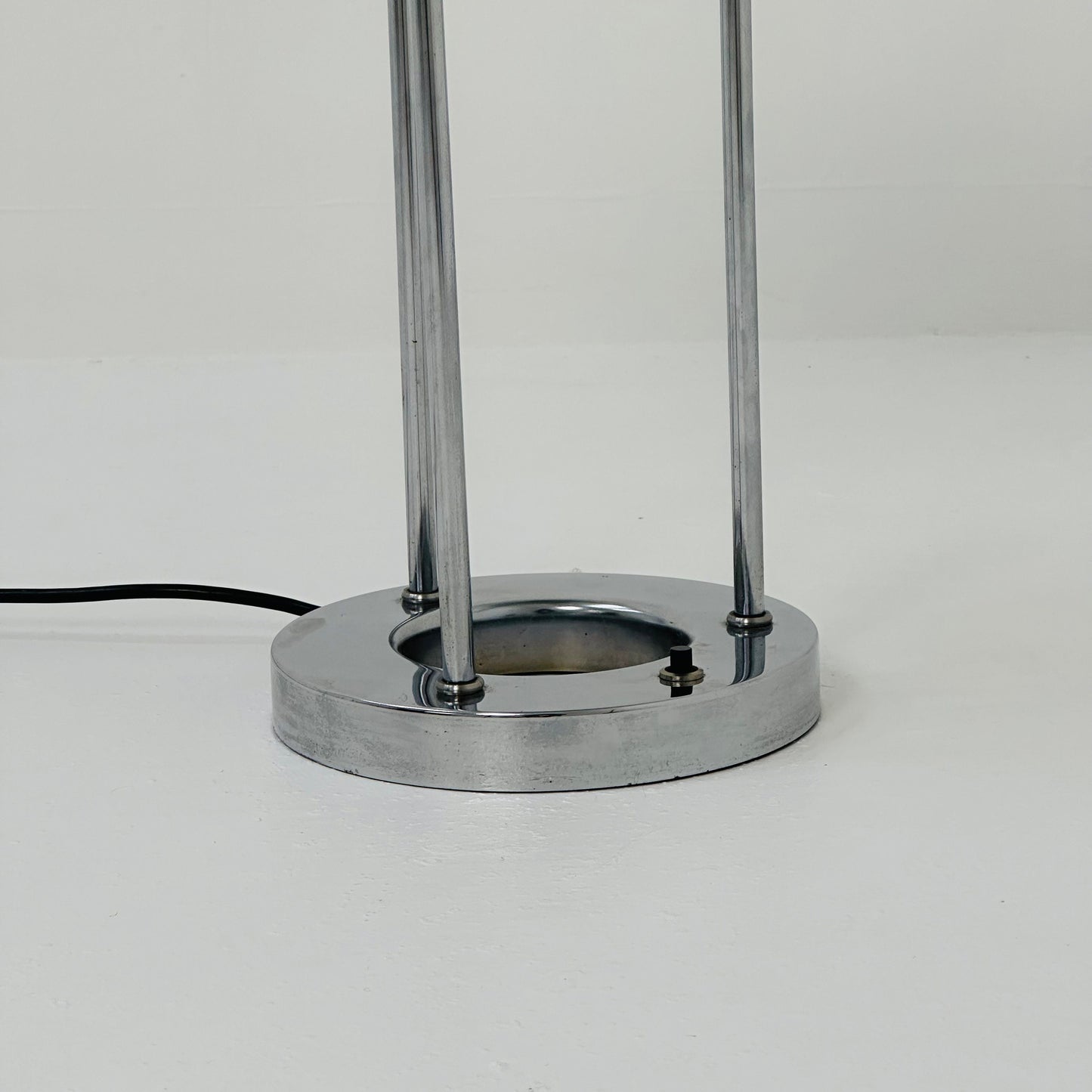 Ufo Lampe - Memphis Saturn table lamp by Robert Sunnan for Boxford Holland 1980s