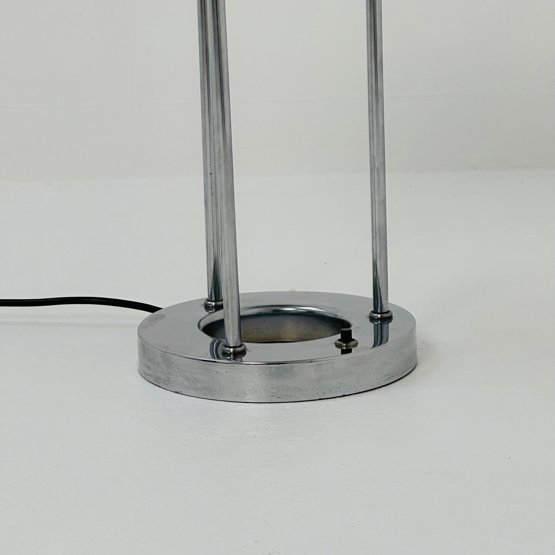 Ufo Lampe - Memphis Saturn table lamp by Robert Sunnan for Boxford Holland 1980s