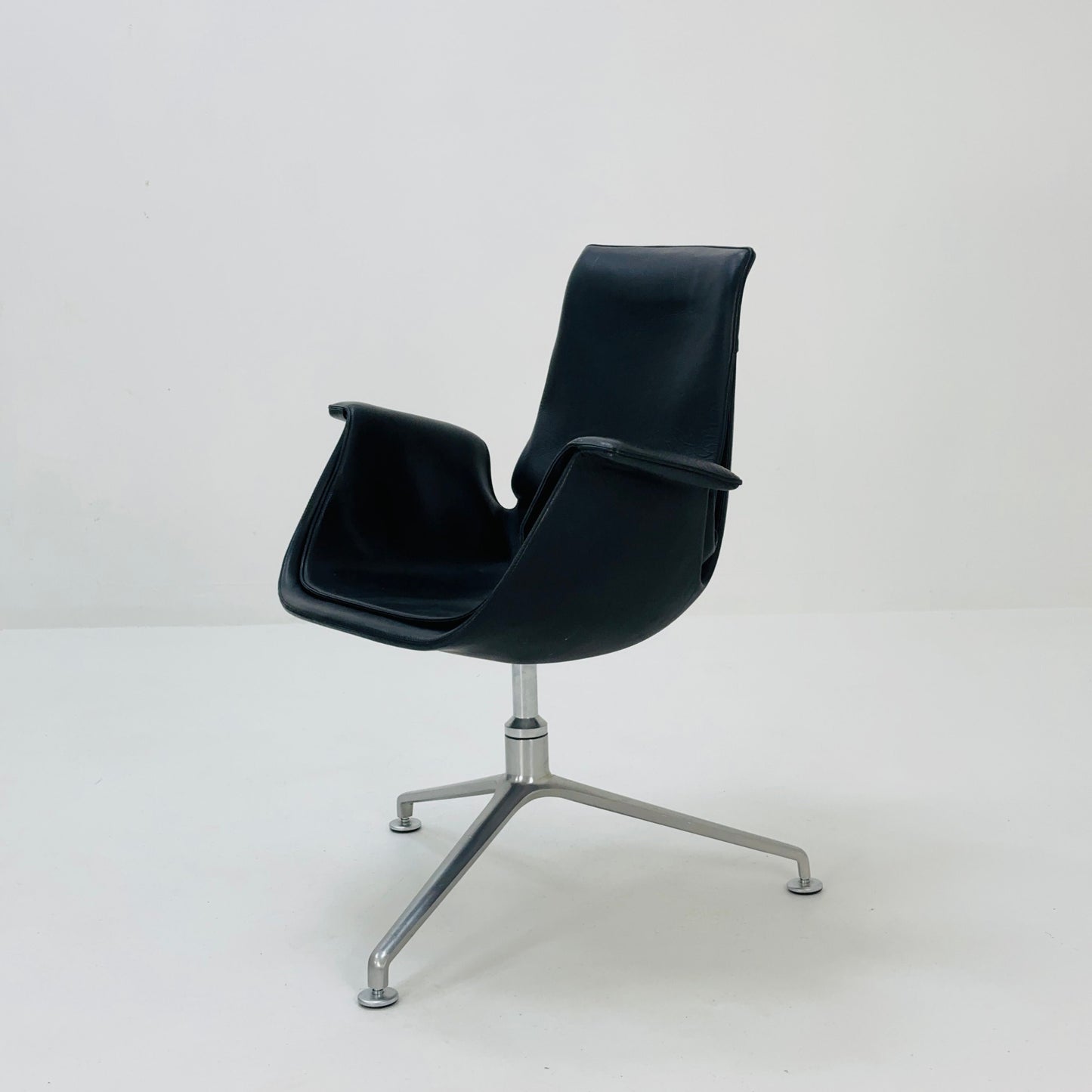 Bird Low Tulip black leather Chair by Fabricius and Kastholm kill international Model FK6725 Germany 1960s