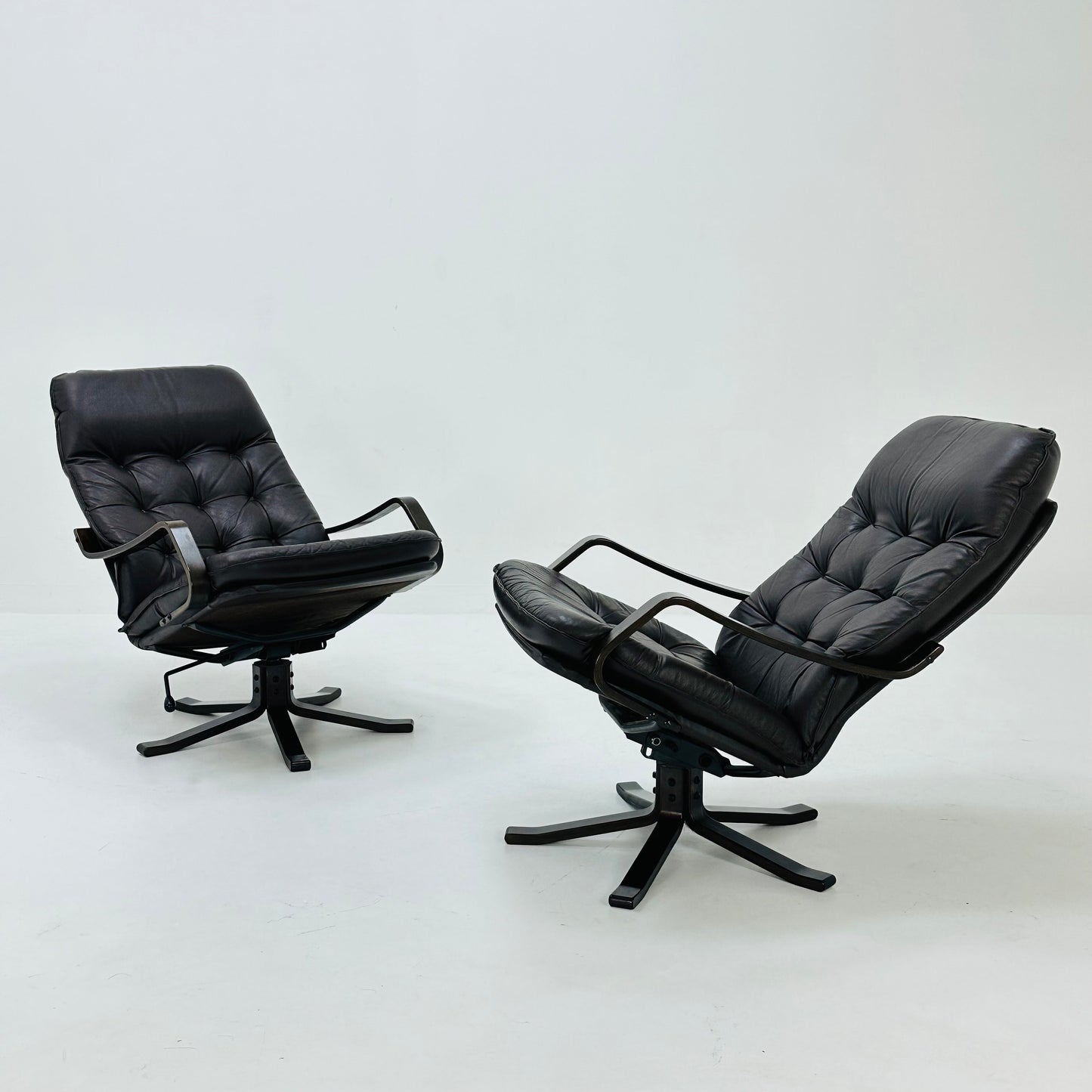 Set of 2 Mid century brown leather armchair by westnova Norway 1970s