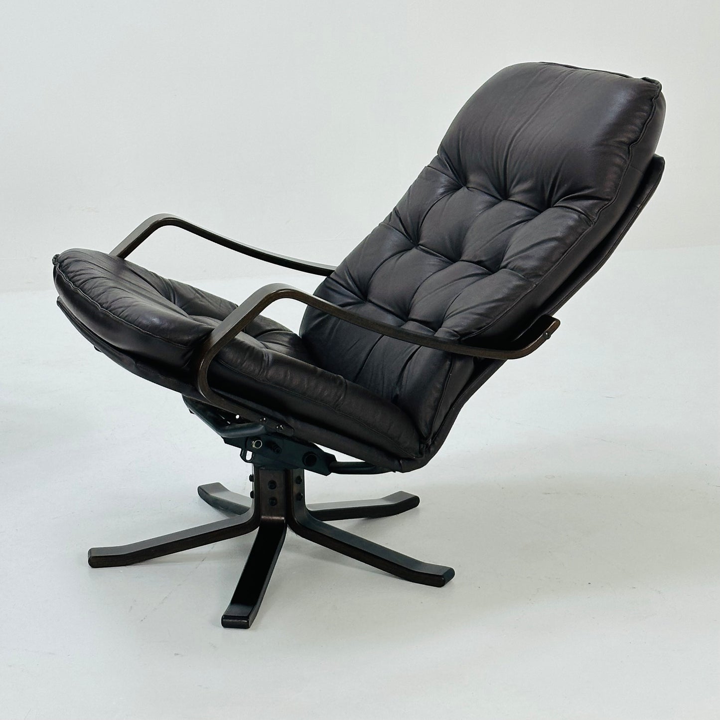 Set of 2 Mid century brown leather armchair by westnova Norway 1970s