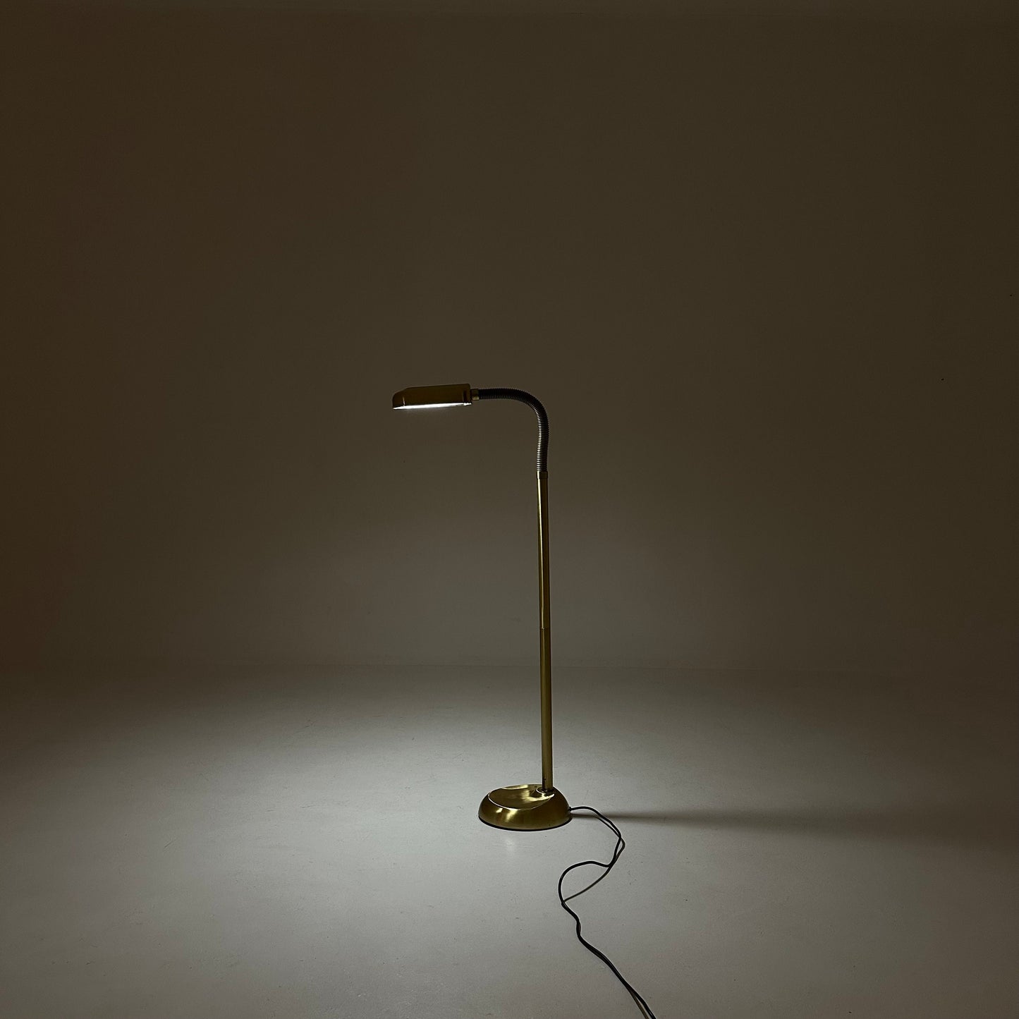 Mid century Balanced Spectrum Jefferson Avenue adjustable brass Floor Lamp 1980s