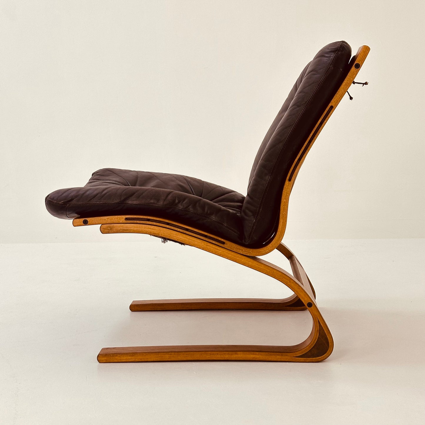 Mid century Norwegian Kengu leather lounge chair by Elsa & Nordahl Solheim for Rybo Rykken - 1970s