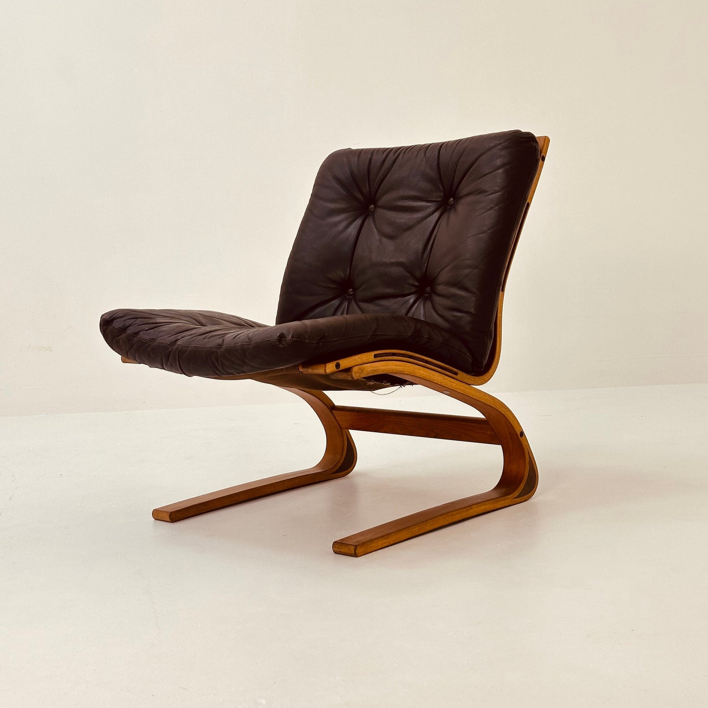 Mid century Norwegian Kengu leather lounge chair by Elsa & Nordahl Solheim for Rybo Rykken - 1970s