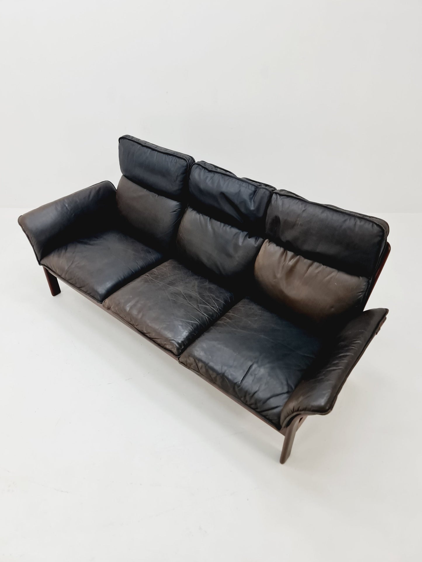 Mid-century scandinavian Leather & walnut lounge sofa/ Easy sofa 1970s
