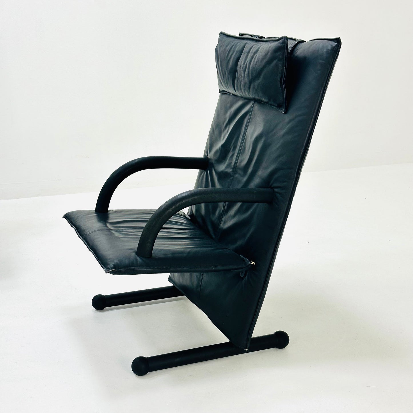 1 of 2 Vintage Italian T-Line leather armchairs by Burkhard Vogtherr for Arflex 1980s