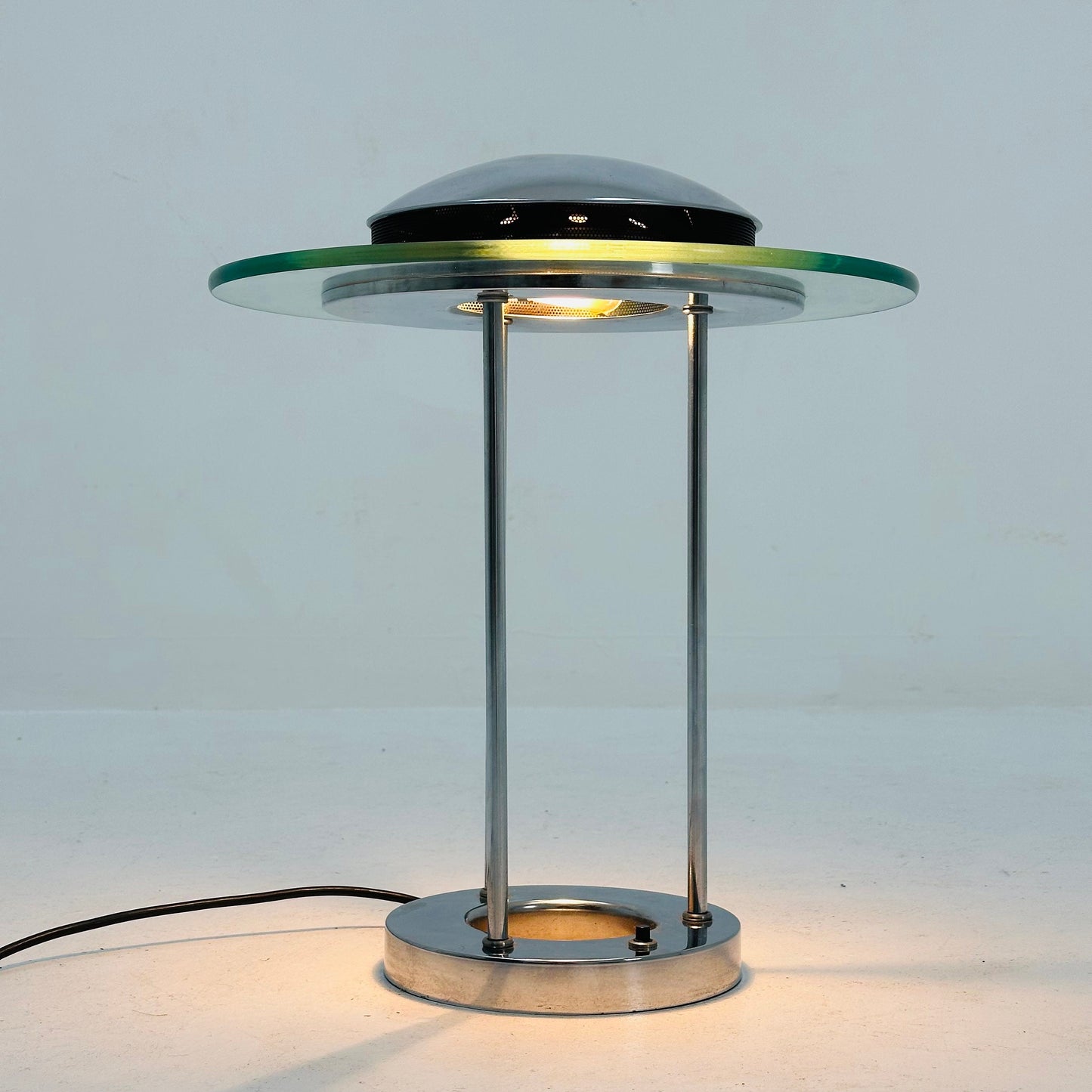 Ufo Lampe - Memphis Saturn table lamp by Robert Sunnan for Boxford Holland 1980s