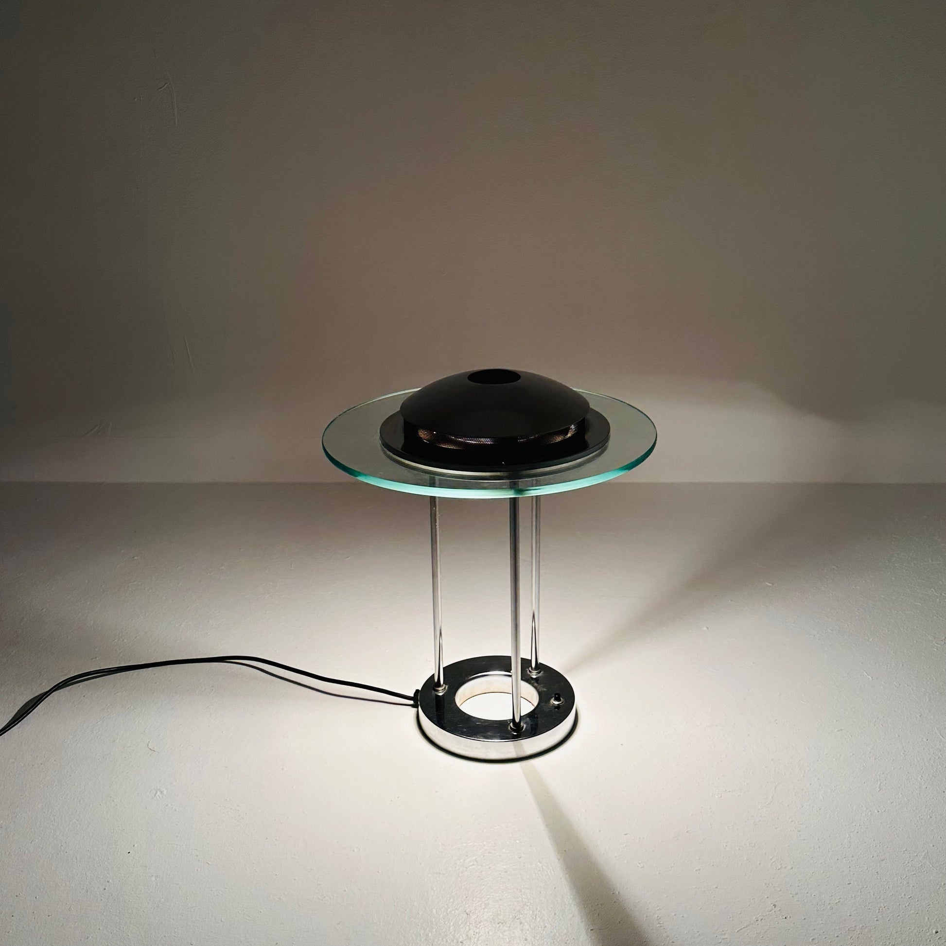 Ufo Lampe - Memphis Saturn table lamp by Robert Sunnan for Boxford Holland 1980s
