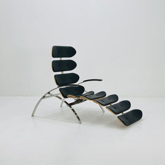 Mid century Bauhaus Scorpion chaise lounge chair black leather Italy 1980s
