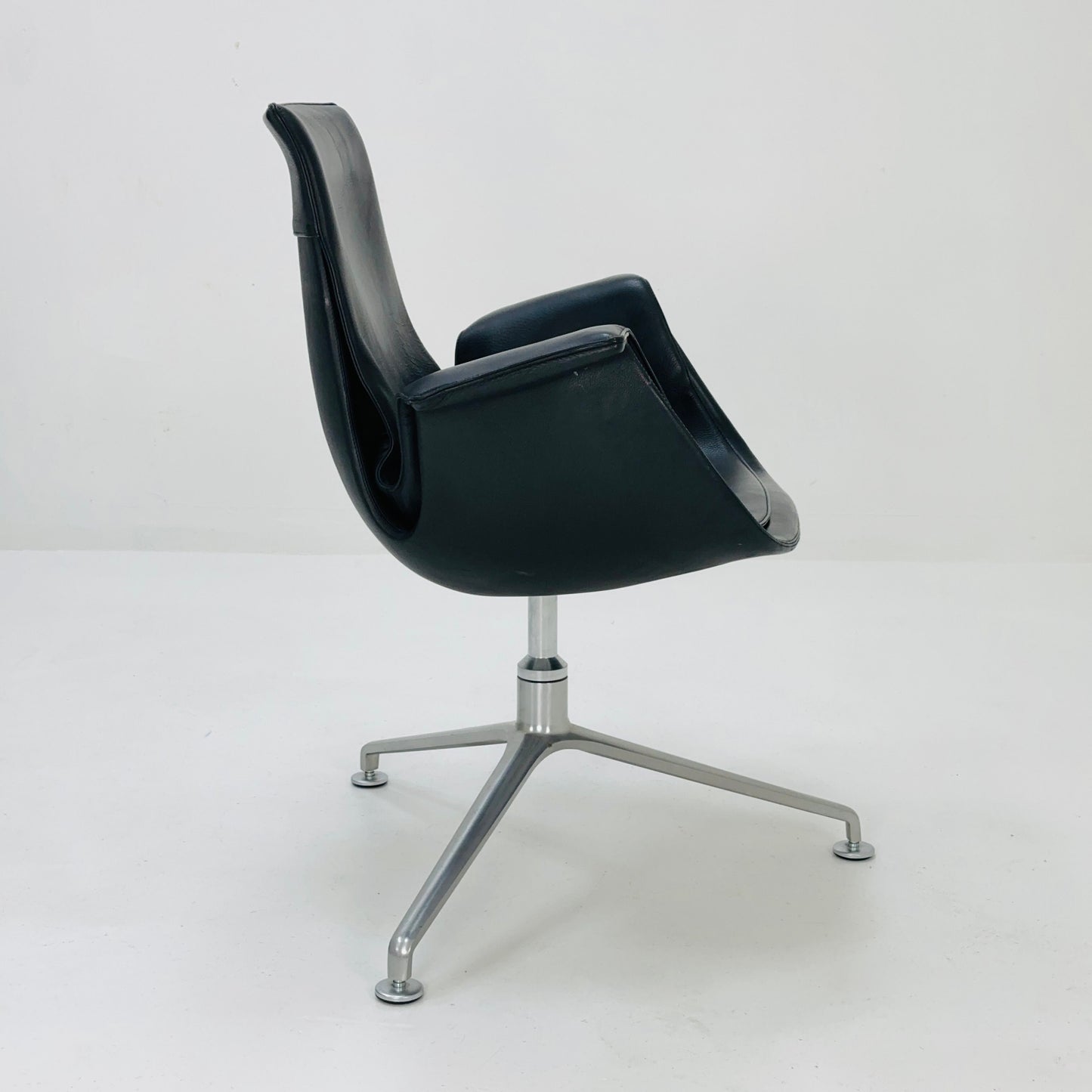 Bird Low Tulip black leather Chair by Fabricius and Kastholm kill international Model FK6725 Germany 1960s