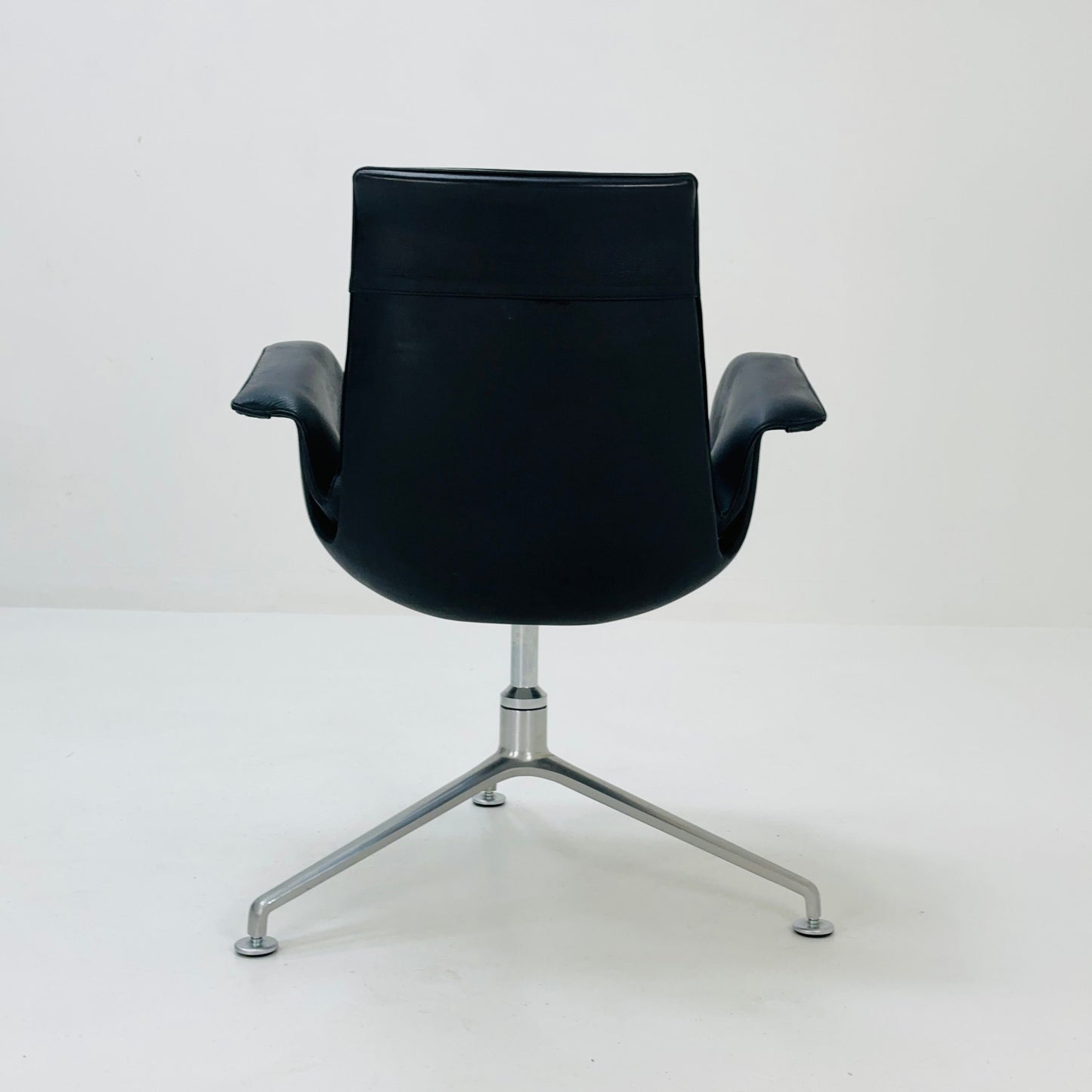 Bird Low Tulip black leather Chair by Fabricius and Kastholm kill international Model FK6725 Germany 1960s