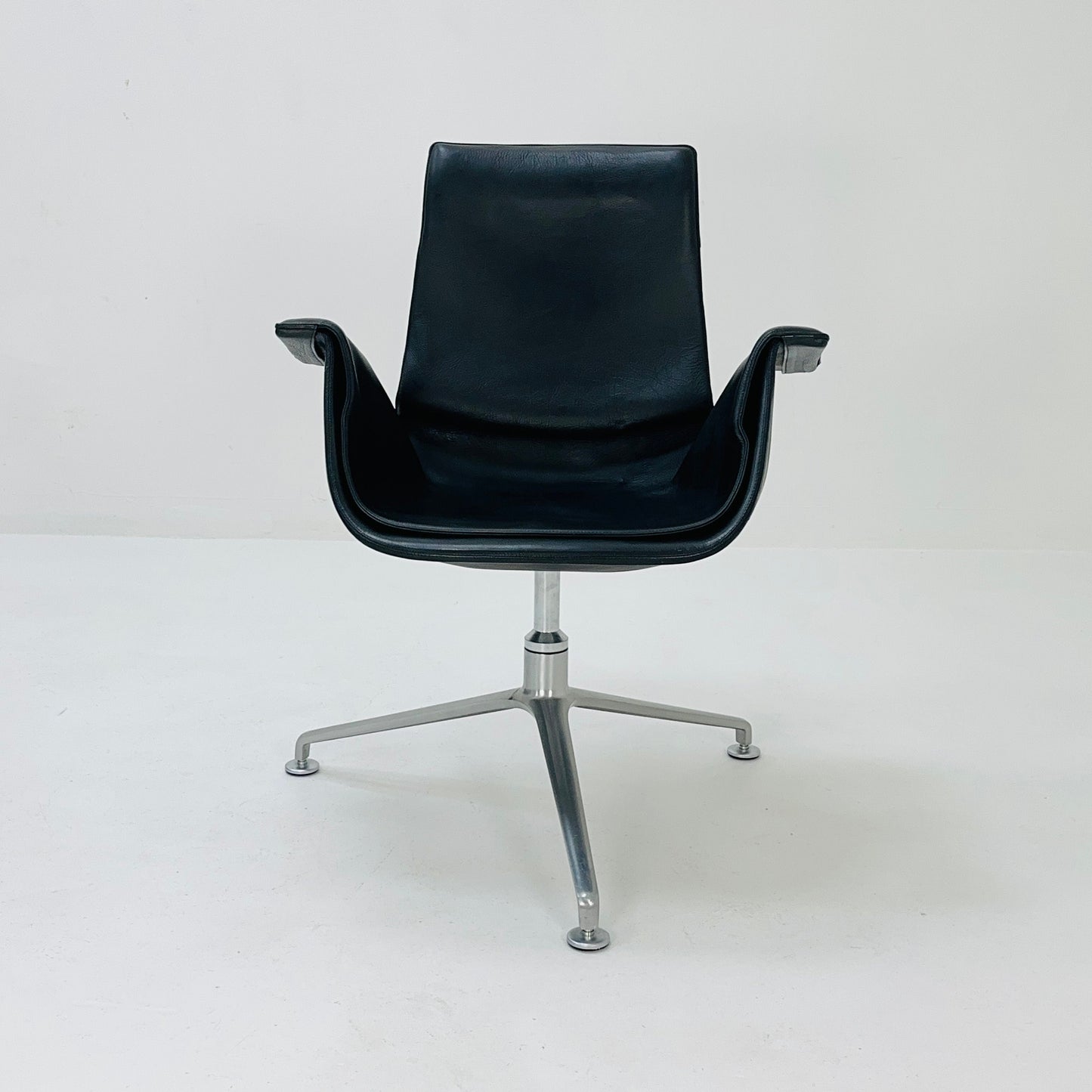 Bird Low Tulip black leather Chair by Fabricius and Kastholm kill international Model FK6725 Germany 1960s