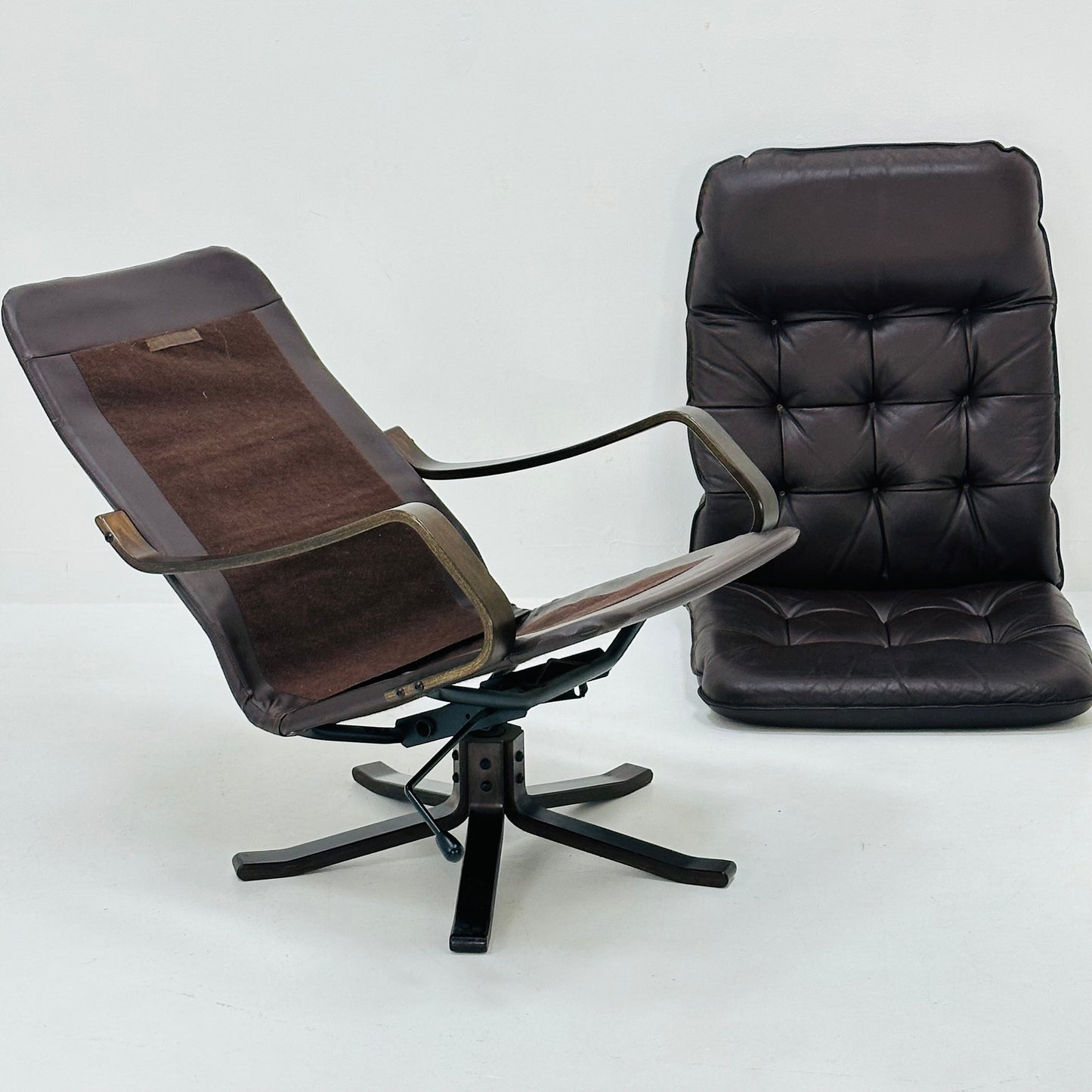 Set of 2 Mid century brown leather armchair by westnova Norway 1970s