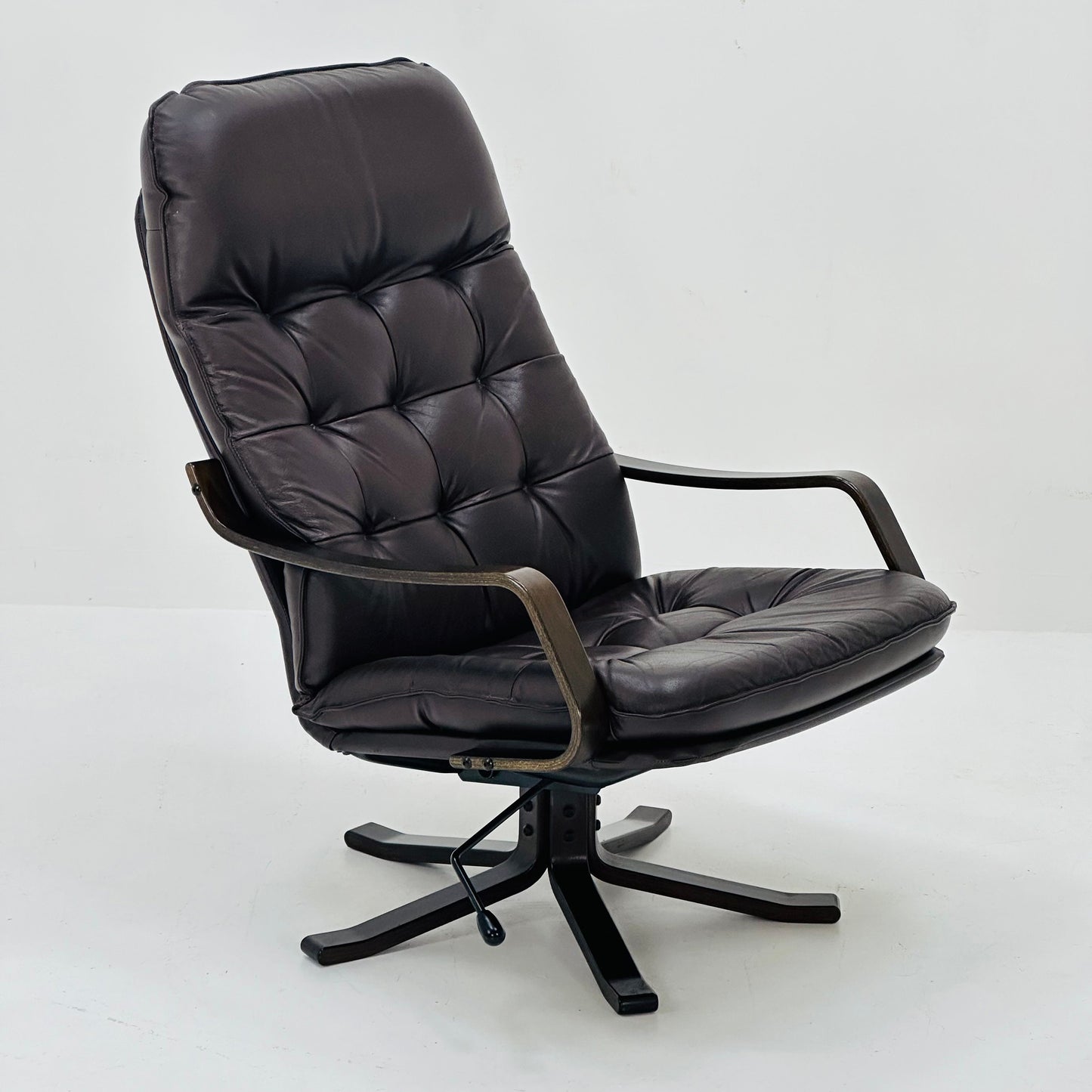 Set of 2 Mid century brown leather armchair by westnova Norway 1970s