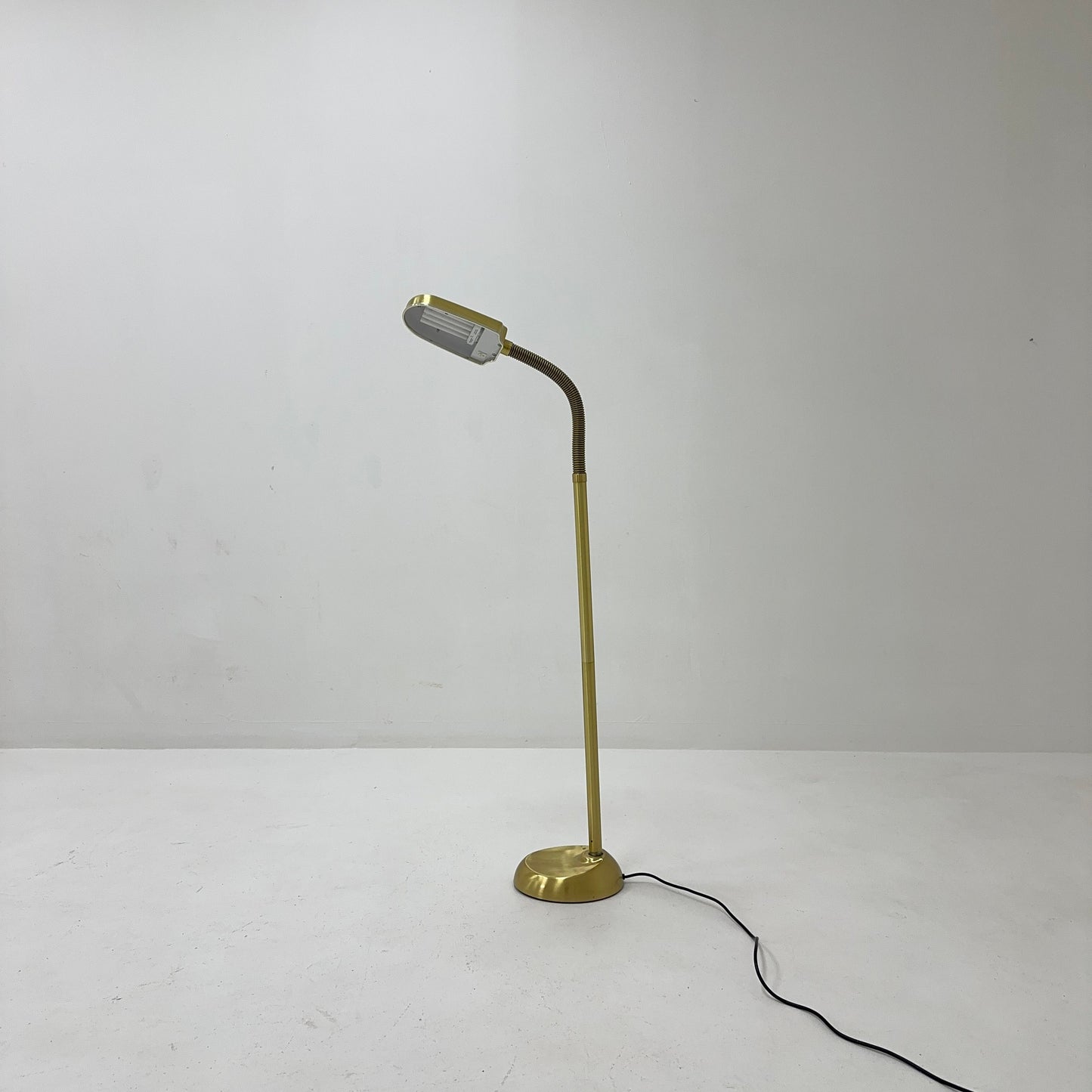 Mid century Balanced Spectrum Jefferson Avenue adjustable brass Floor Lamp 1980s