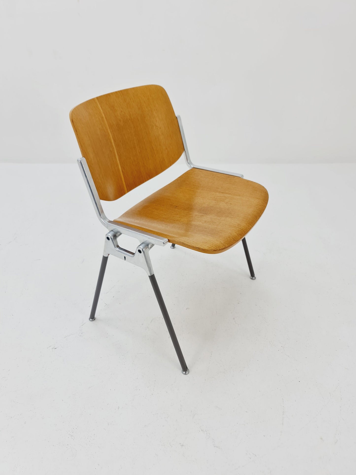 1 of 5 1960s Italian Castelli Chairs by Giancarlo Piretti