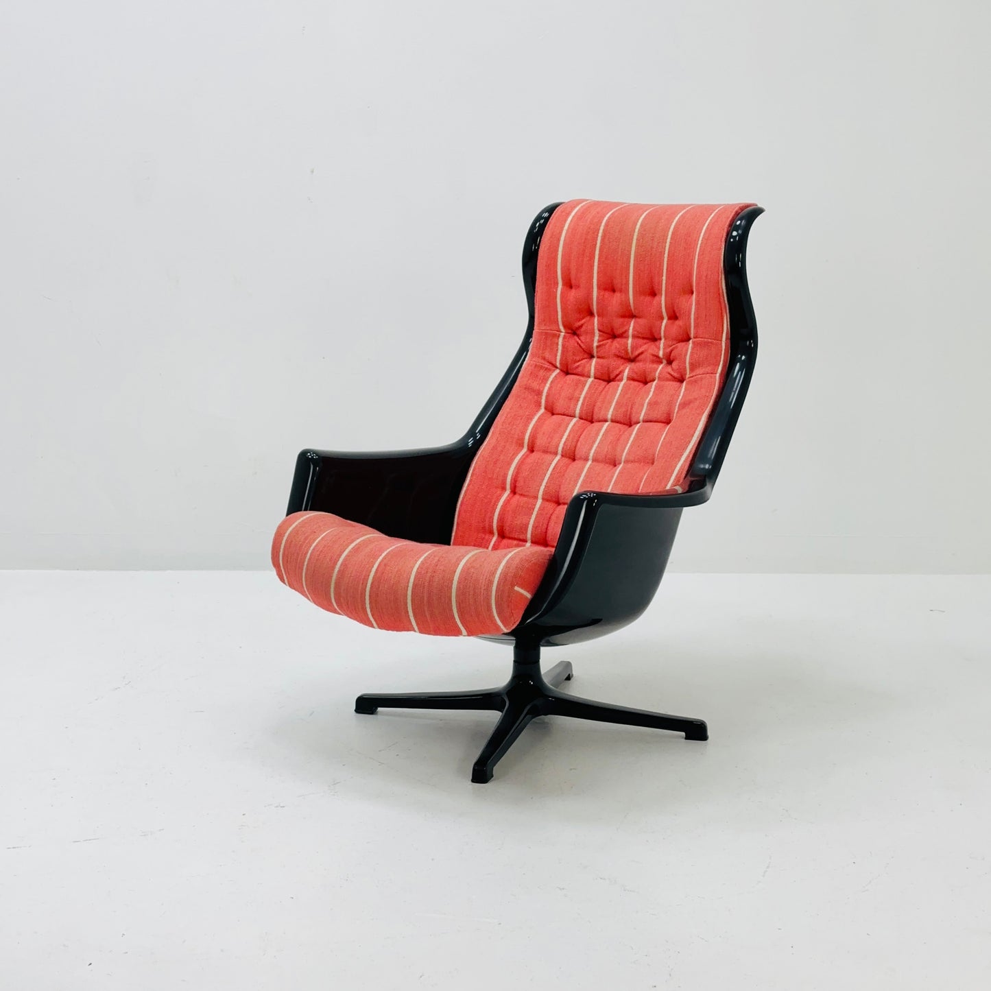 Space age “Galaxy” armchair by Alf Svensson & Yngvar Sandström 1970s