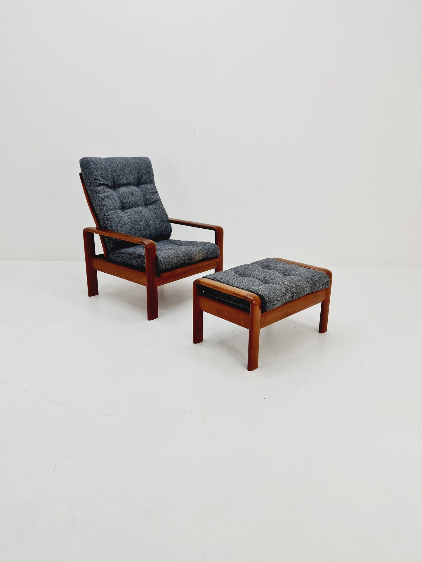 Mid Century Solid teak lounge chair/ Easy chair by Sven Ellekaer for komfort with Ottoman, 1960s