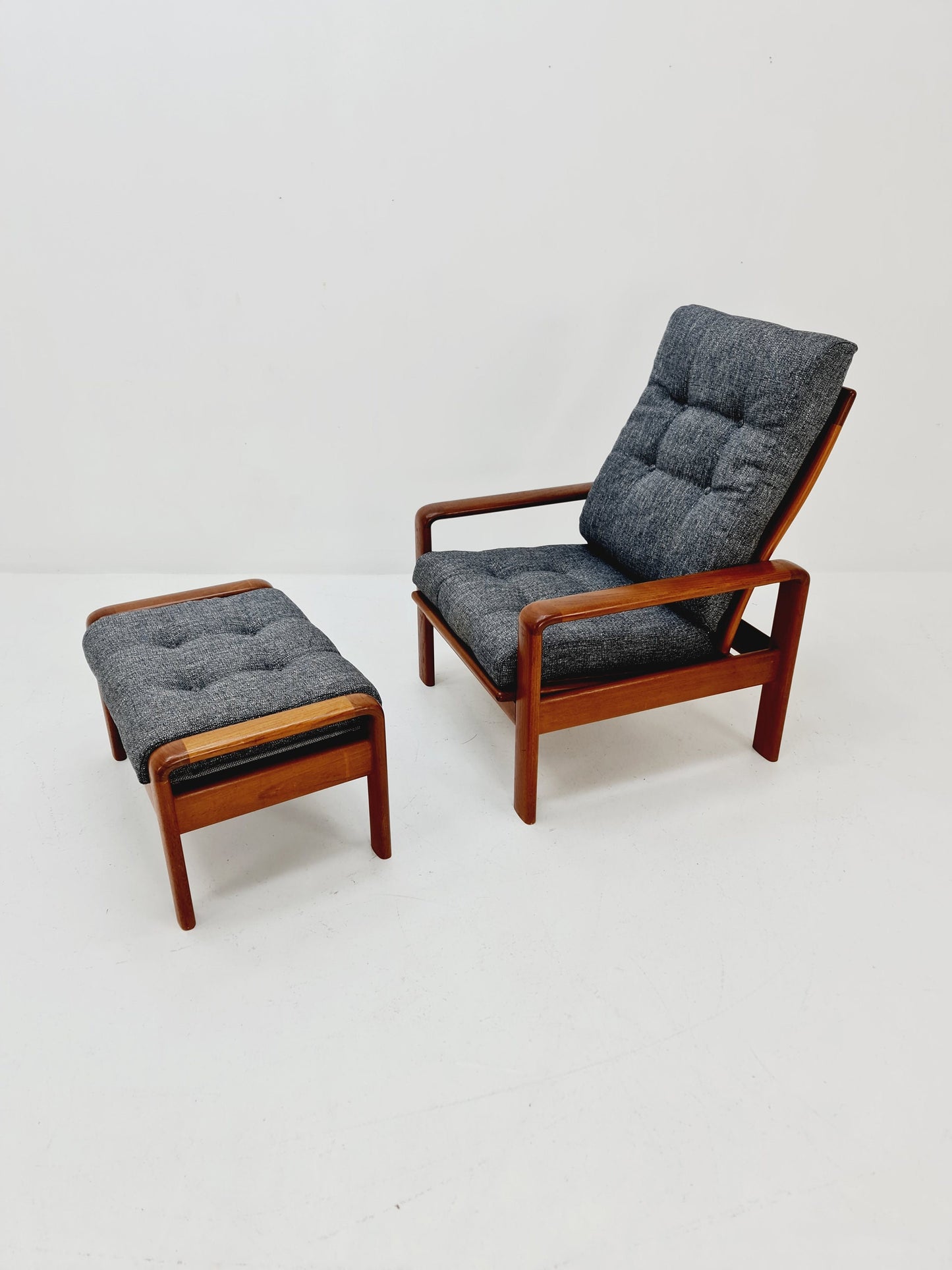 Mid Century Solid teak lounge chair/ Easy chair by Sven Ellekaer for komfort with Ottoman, 1960s