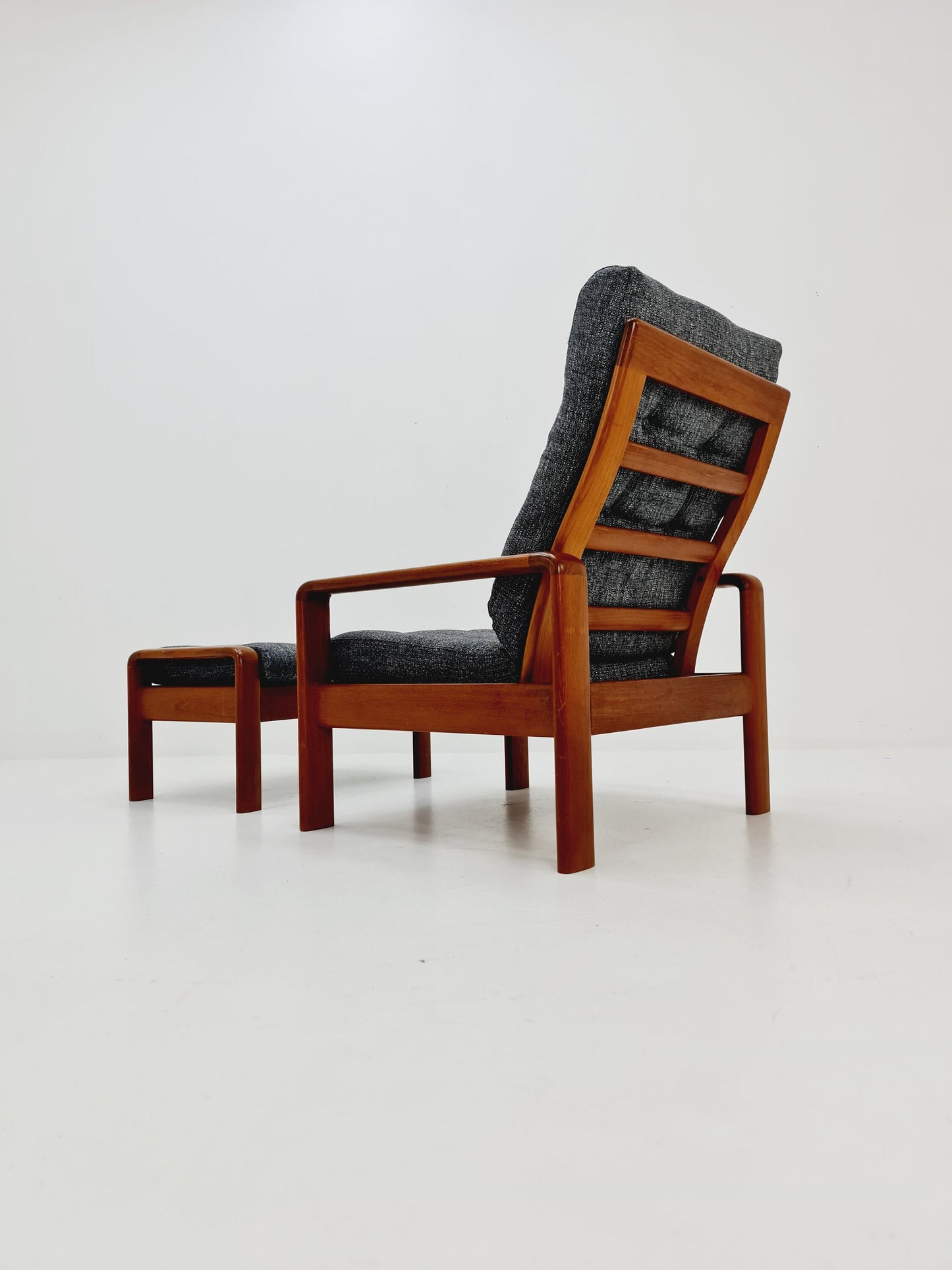 Mid Century Solid teak lounge chair/ Easy chair by Sven Ellekaer for komfort with Ottoman, 1960s