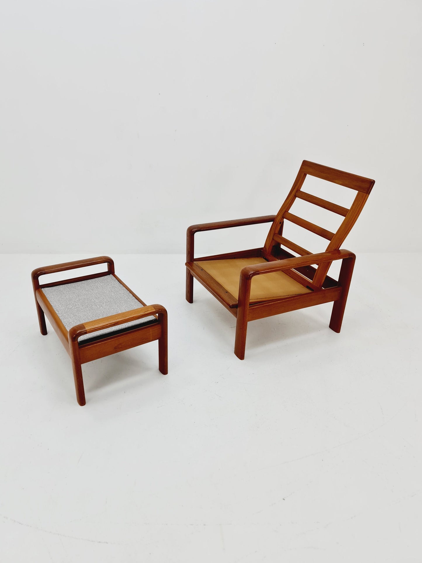 Mid Century Solid teak lounge chair/ Easy chair by Sven Ellekaer for komfort with Ottoman, 1960s