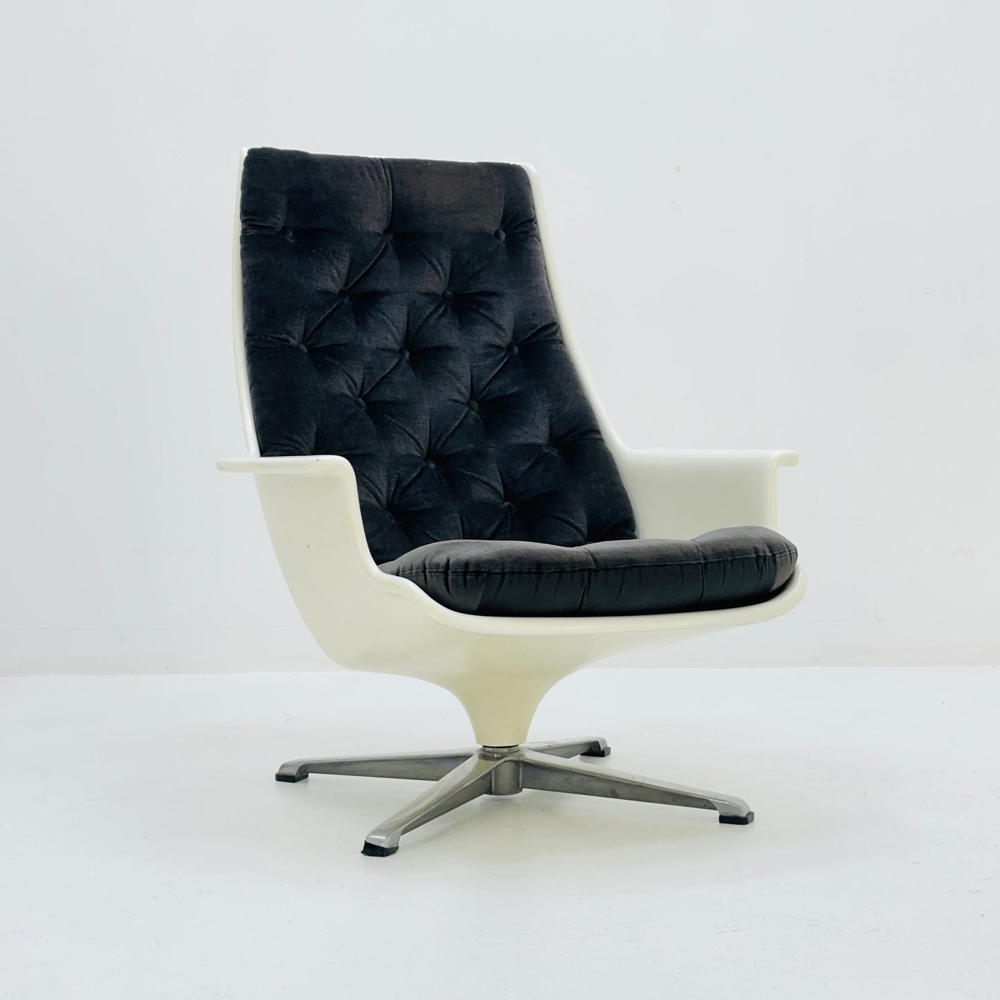 1 of 2 space age lounge chair "Tellas" by Alf Svensson and Yngvar Sandström for Göte-Möbler, Sweden 1970s
