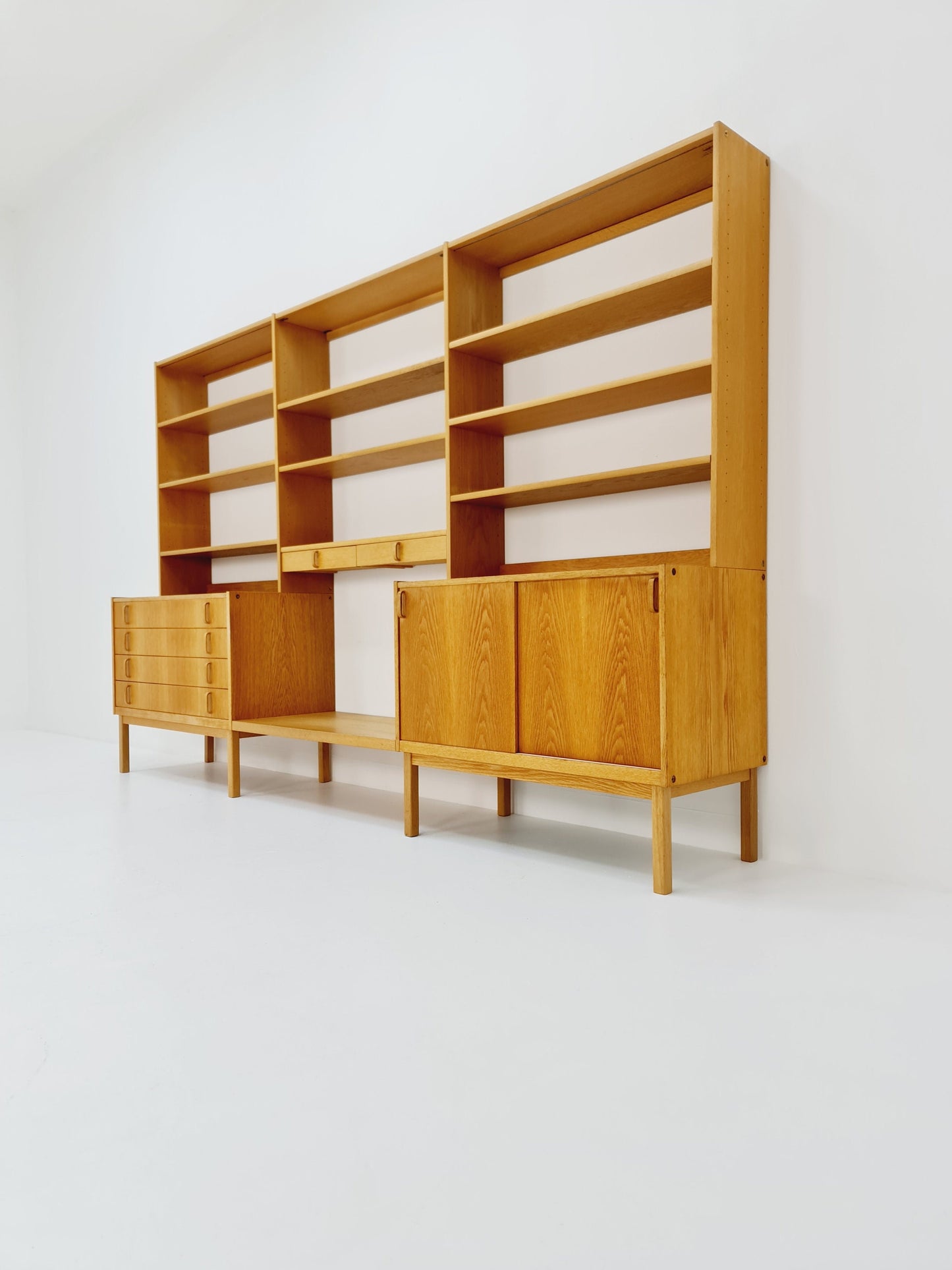 Swedish vintage modular wide chest of drawers/ book case oak by Fridhagen for Bodafors, 1960s