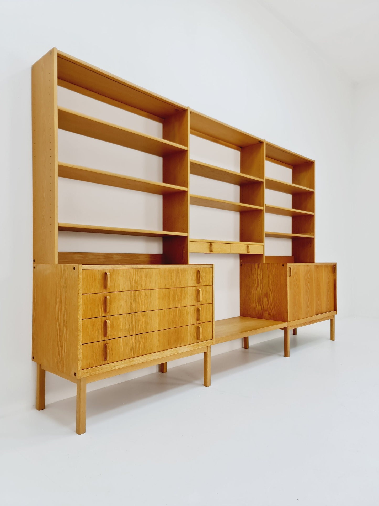 Swedish vintage modular wide chest of drawers/ book case oak by Fridhagen for Bodafors, 1960s