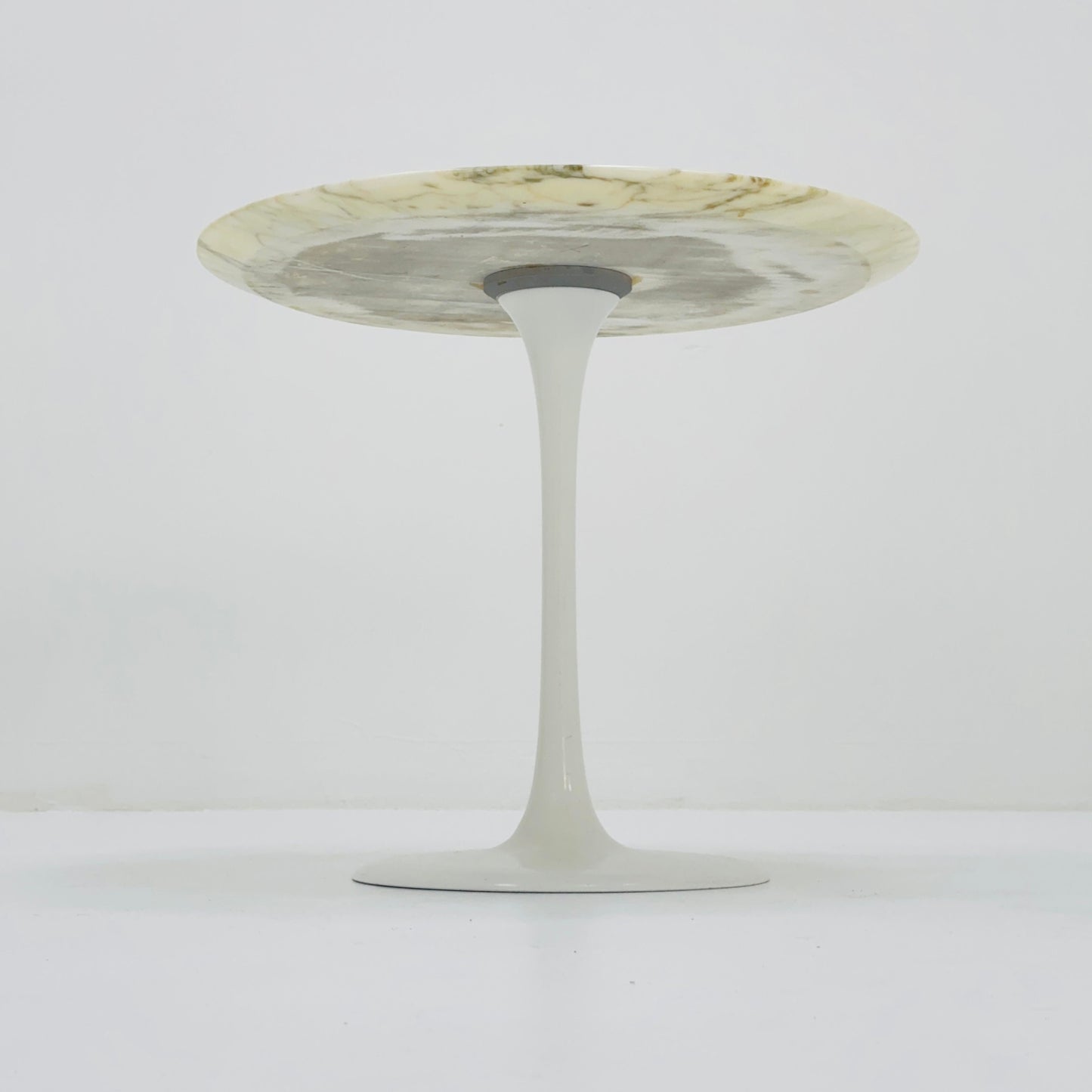Space age marble-topped Tulip coffee table by Eero Saarinen for Knoll International, 1950s