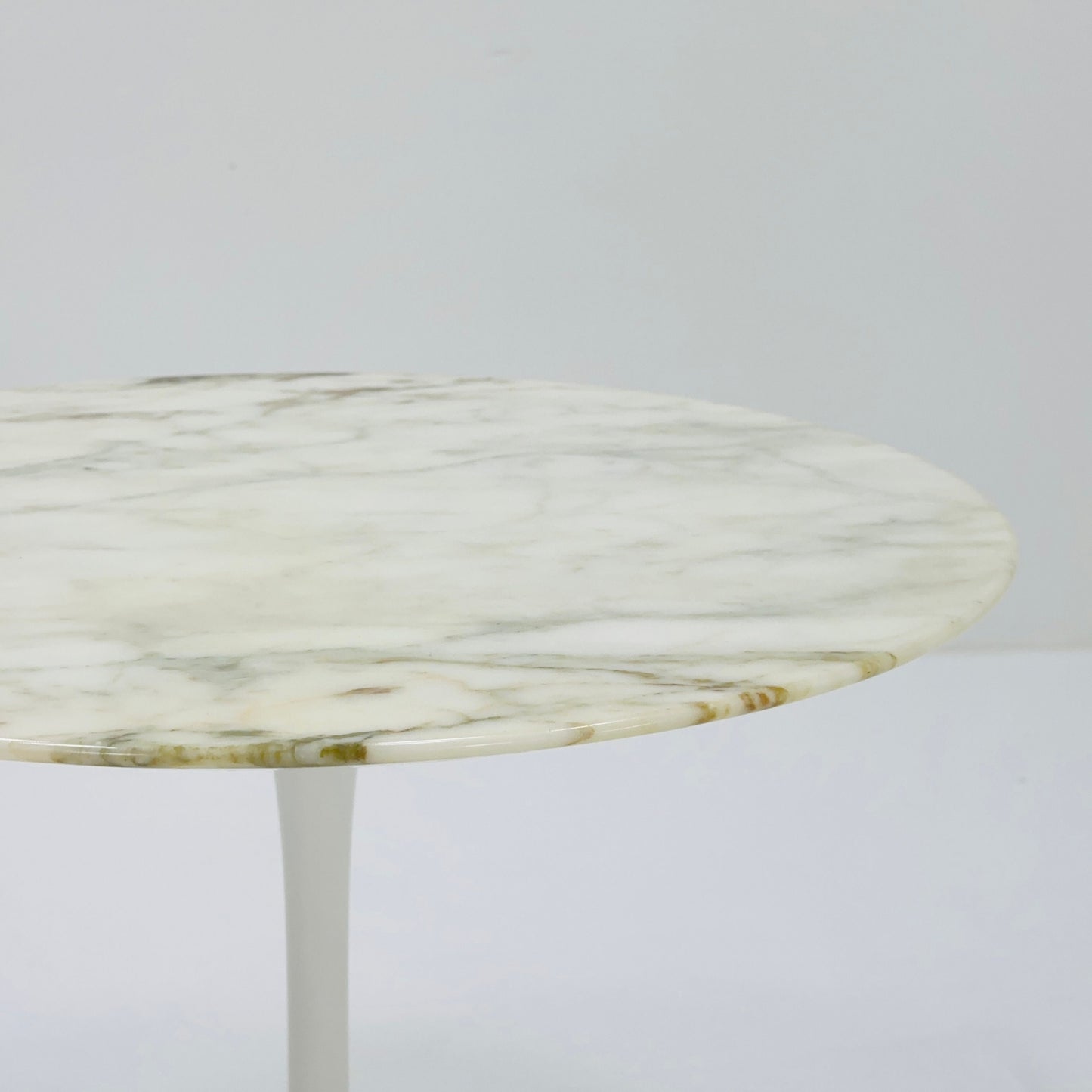 Space age marble-topped Tulip coffee table by Eero Saarinen for Knoll International, 1950s