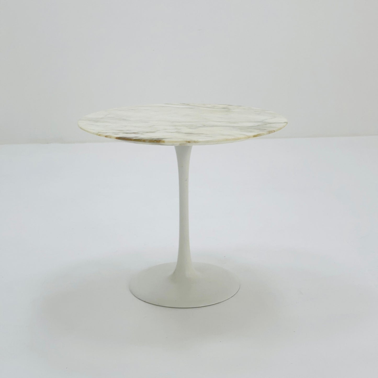 Space age marble-topped Tulip coffee table by Eero Saarinen for Knoll International, 1950s