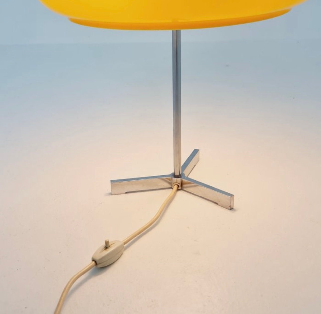Mid century space age mushroom table lamp by Markolini Italy 1980s