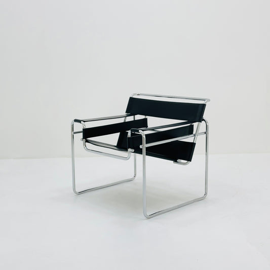 Mid century Bauhaus Marcel Breuer Wassily black leather B3 Chair 1980s by Knoll