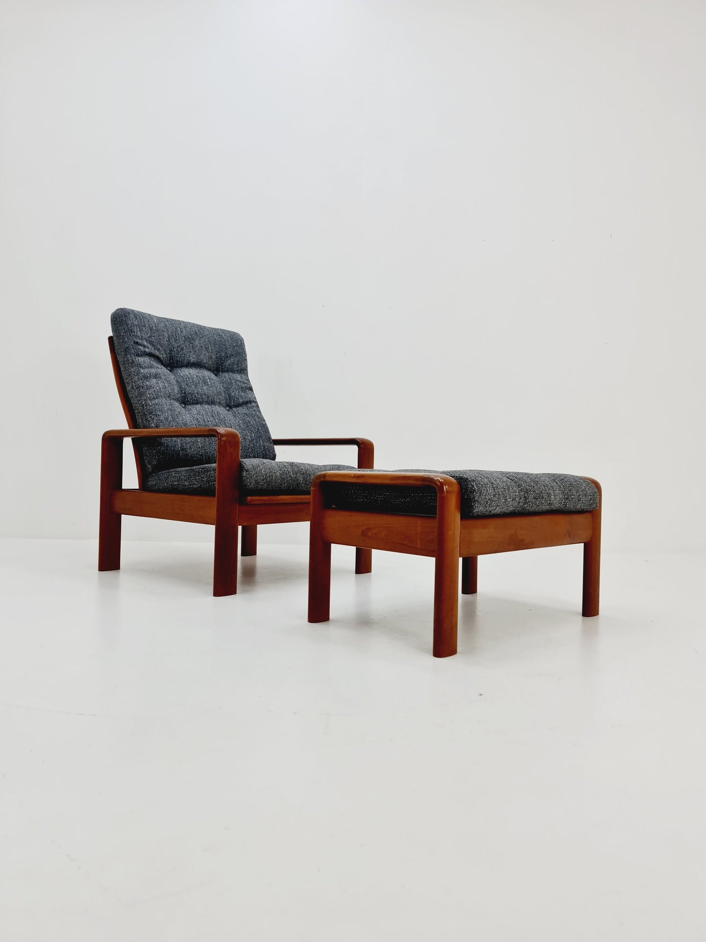 Mid Century Solid teak lounge chair/ Easy chair by Sven Ellekaer for komfort with Ottoman, 1960s