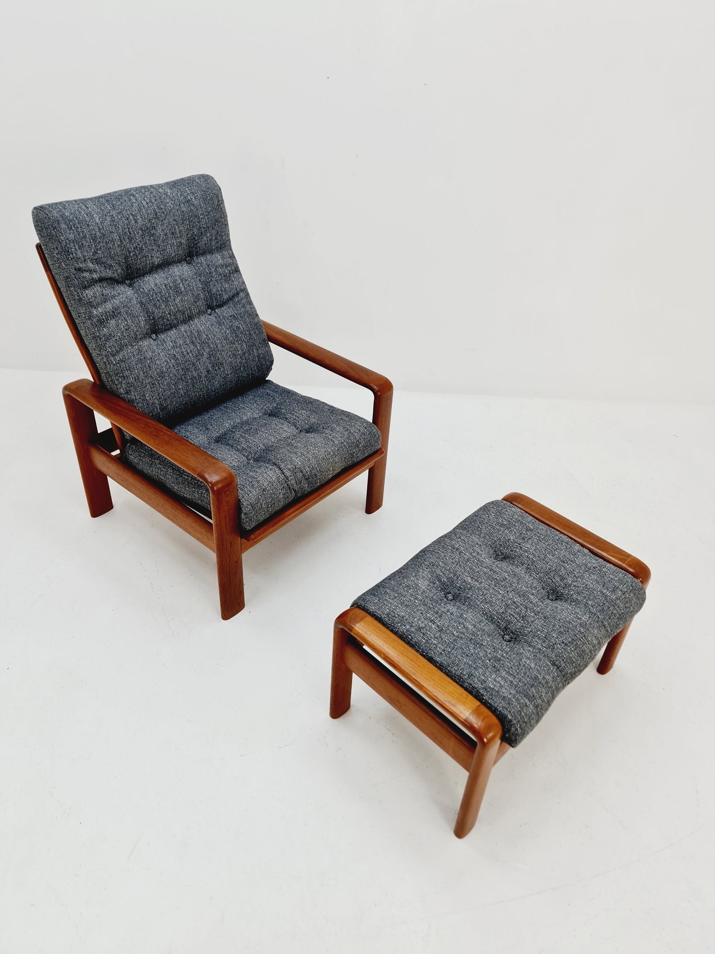 Mid Century Solid teak lounge chair/ Easy chair by Sven Ellekaer for komfort with Ottoman, 1960s