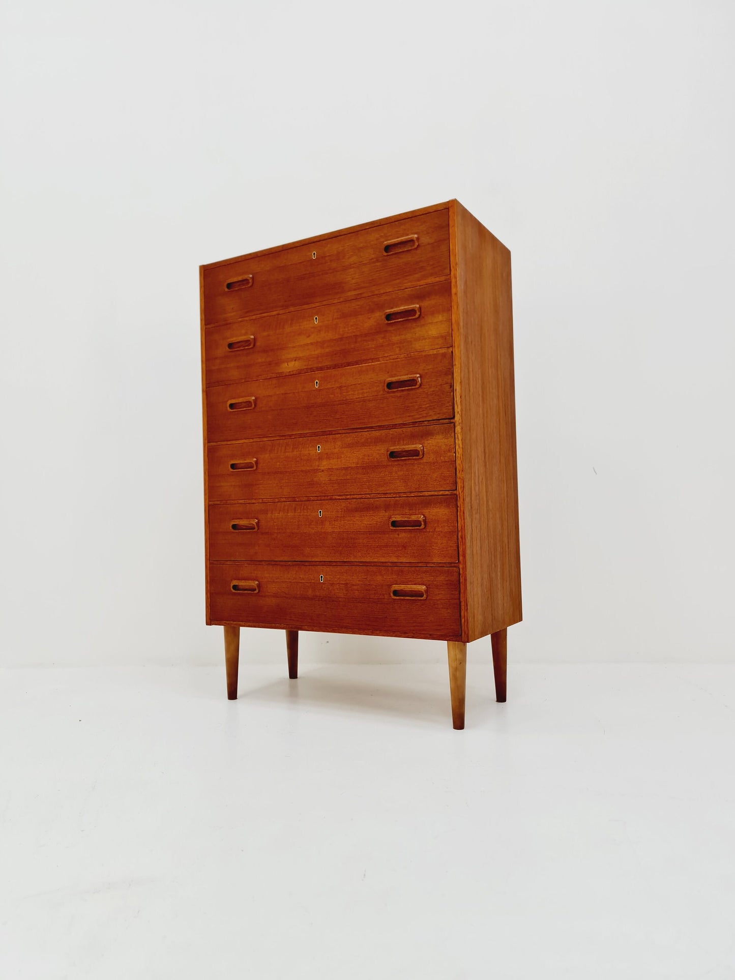 Midcentury Danish teak chest of drawers / drawer dresser / cabinet, 1960s
