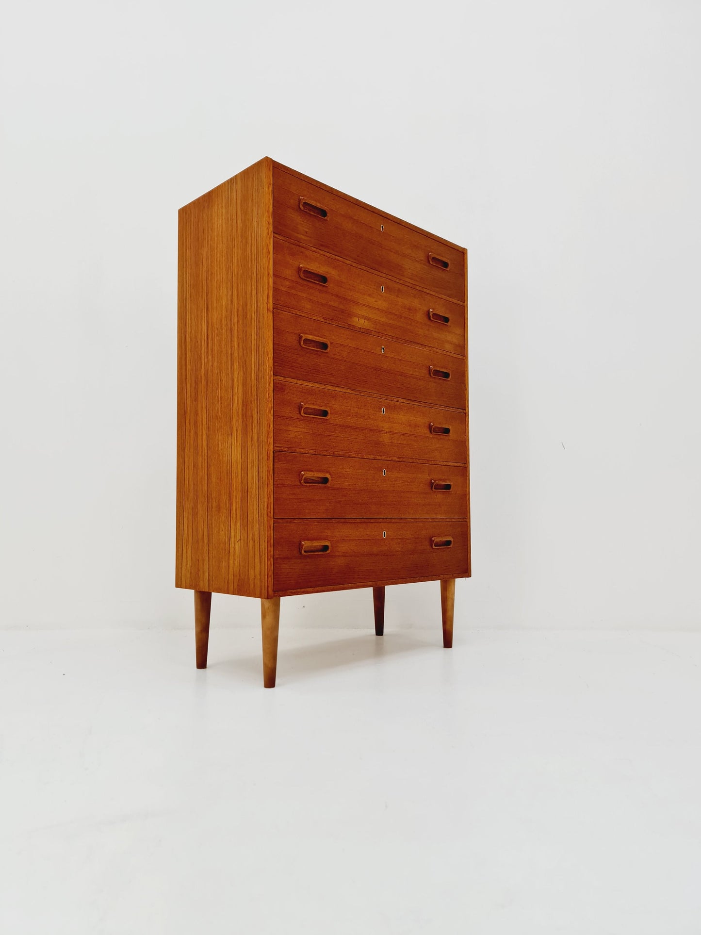Midcentury Danish teak chest of drawers / drawer dresser / cabinet, 1960s