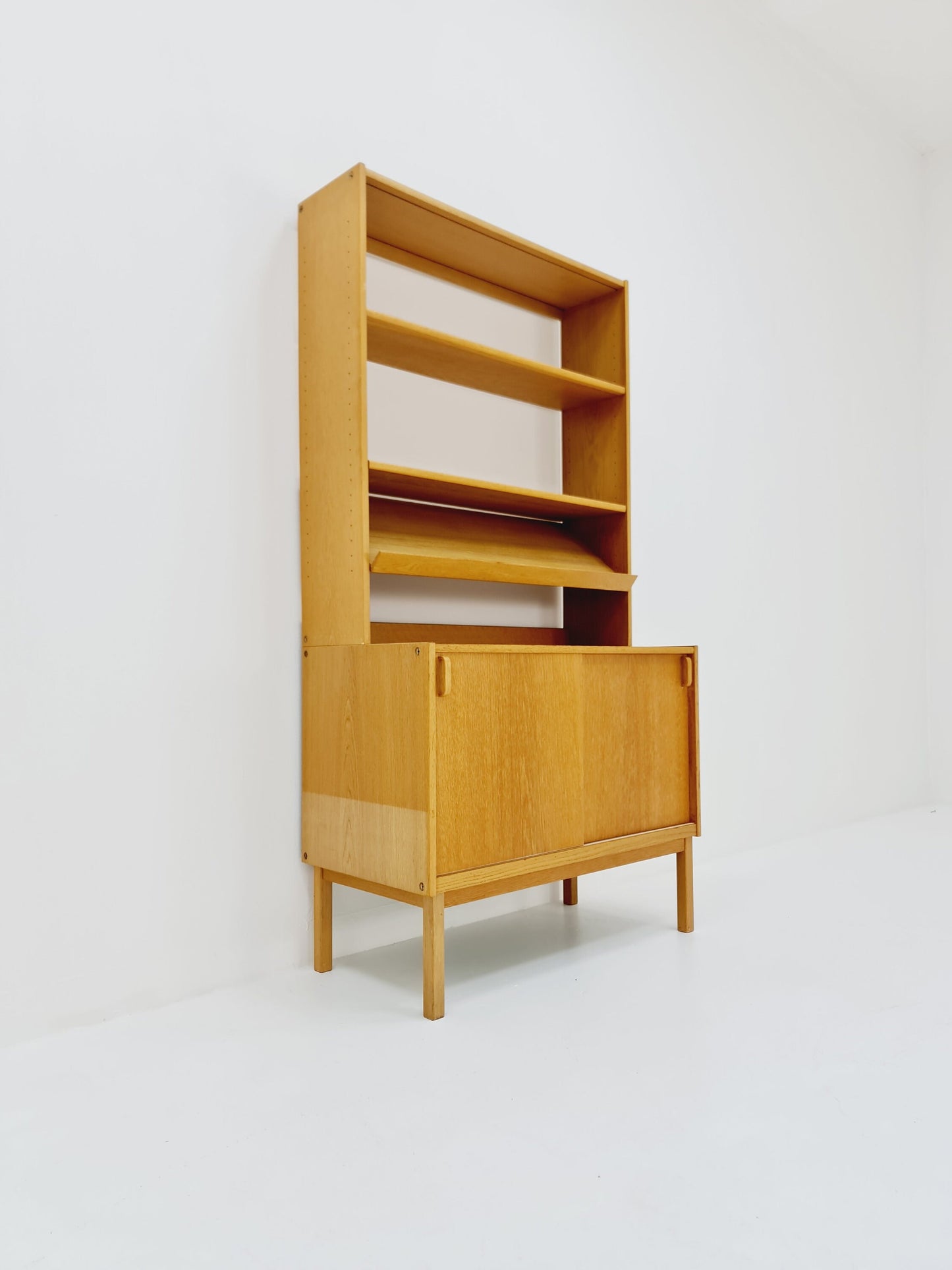 Swedish vintage book case with news Papper shelf oak by Fridhagen for Bodafors, 1960s