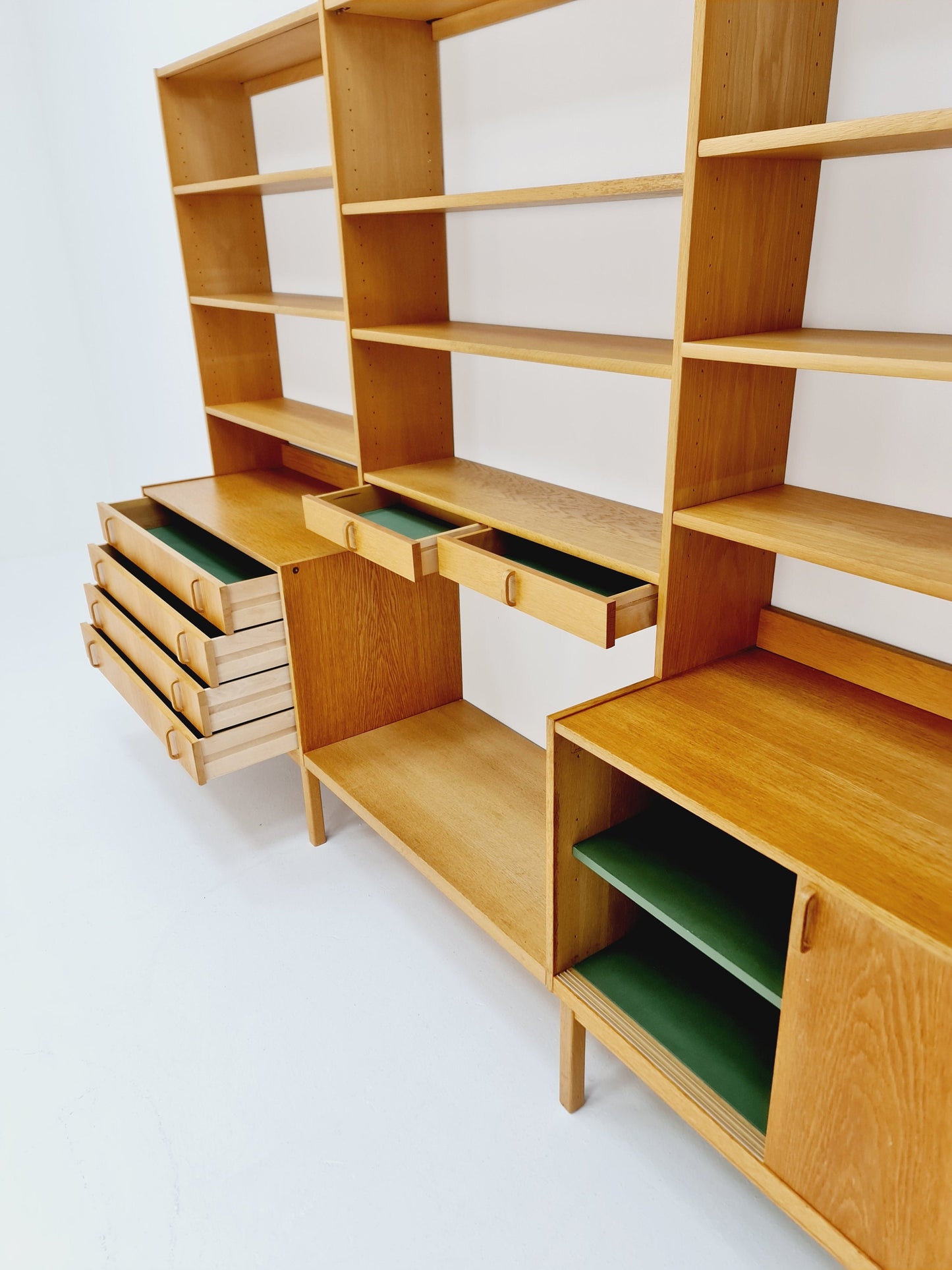 Swedish vintage modular wide chest of drawers/ book case oak by Fridhagen for Bodafors, 1960s