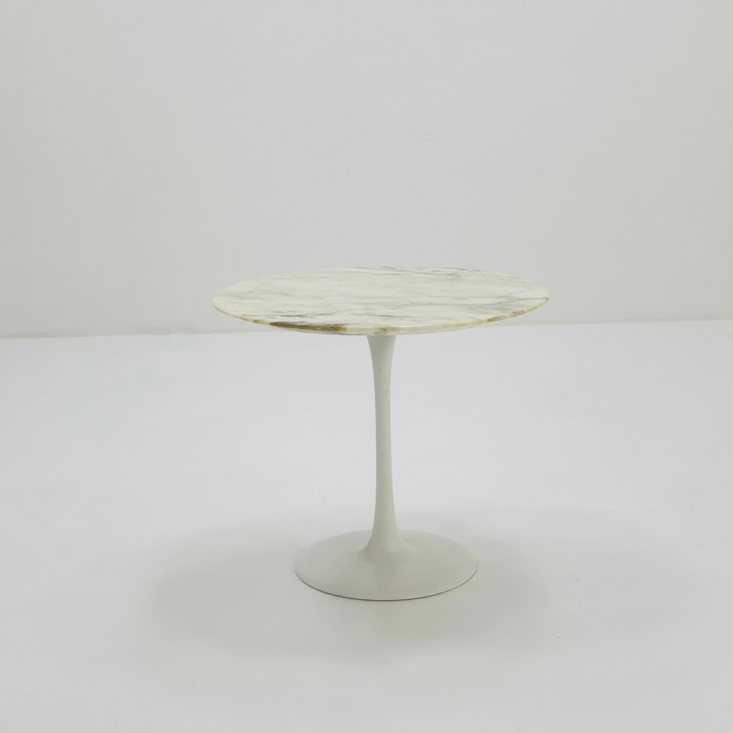 Space age marble-topped Tulip coffee table by Eero Saarinen for Knoll International, 1950s