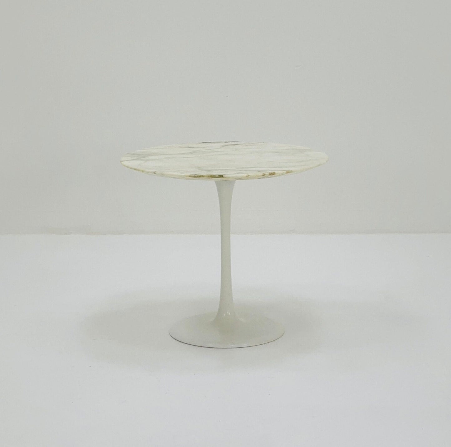 Space age marble-topped Tulip coffee table by Eero Saarinen for Knoll International, 1950s